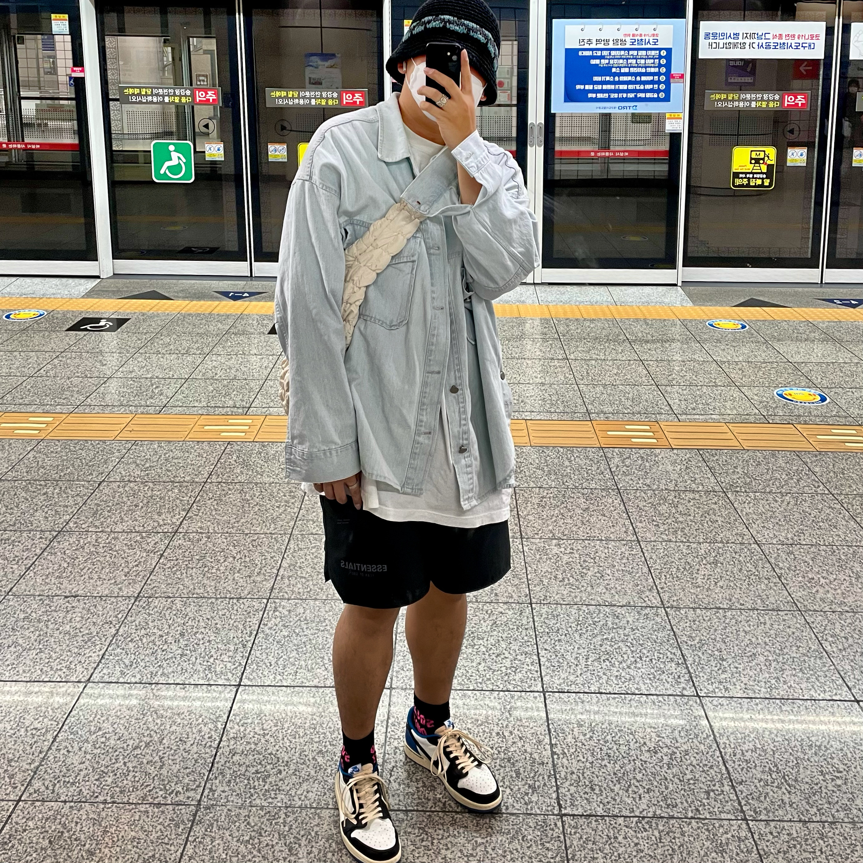 Jordan 1 x Travis Scott x Fragment Retro Low OG SP Military Blue 착용 스타일