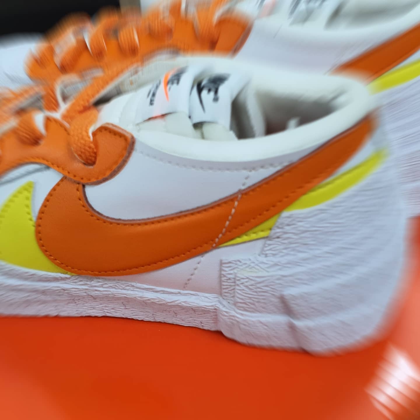 Nike x Sacai Blazer Low Magma Orange 착용 스타일 - 3