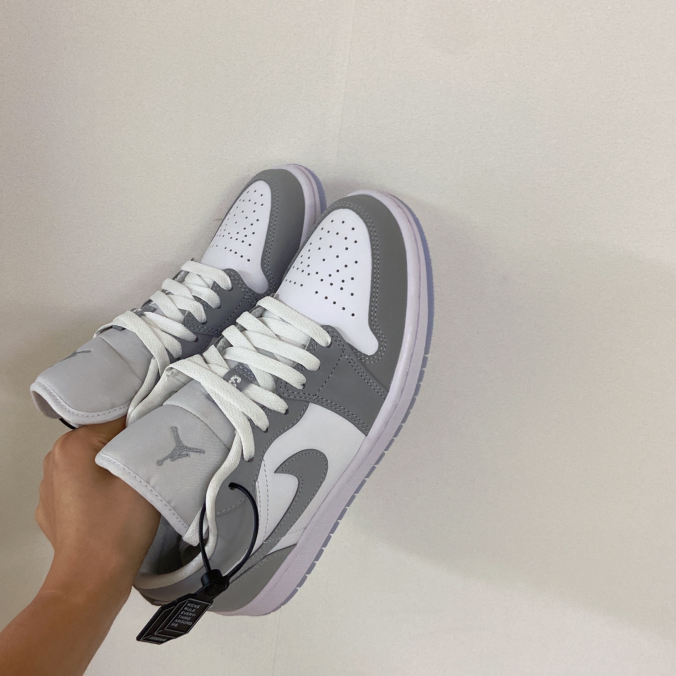 (W) Jordan 1 Low White Wolf Grey 착용 스타일
