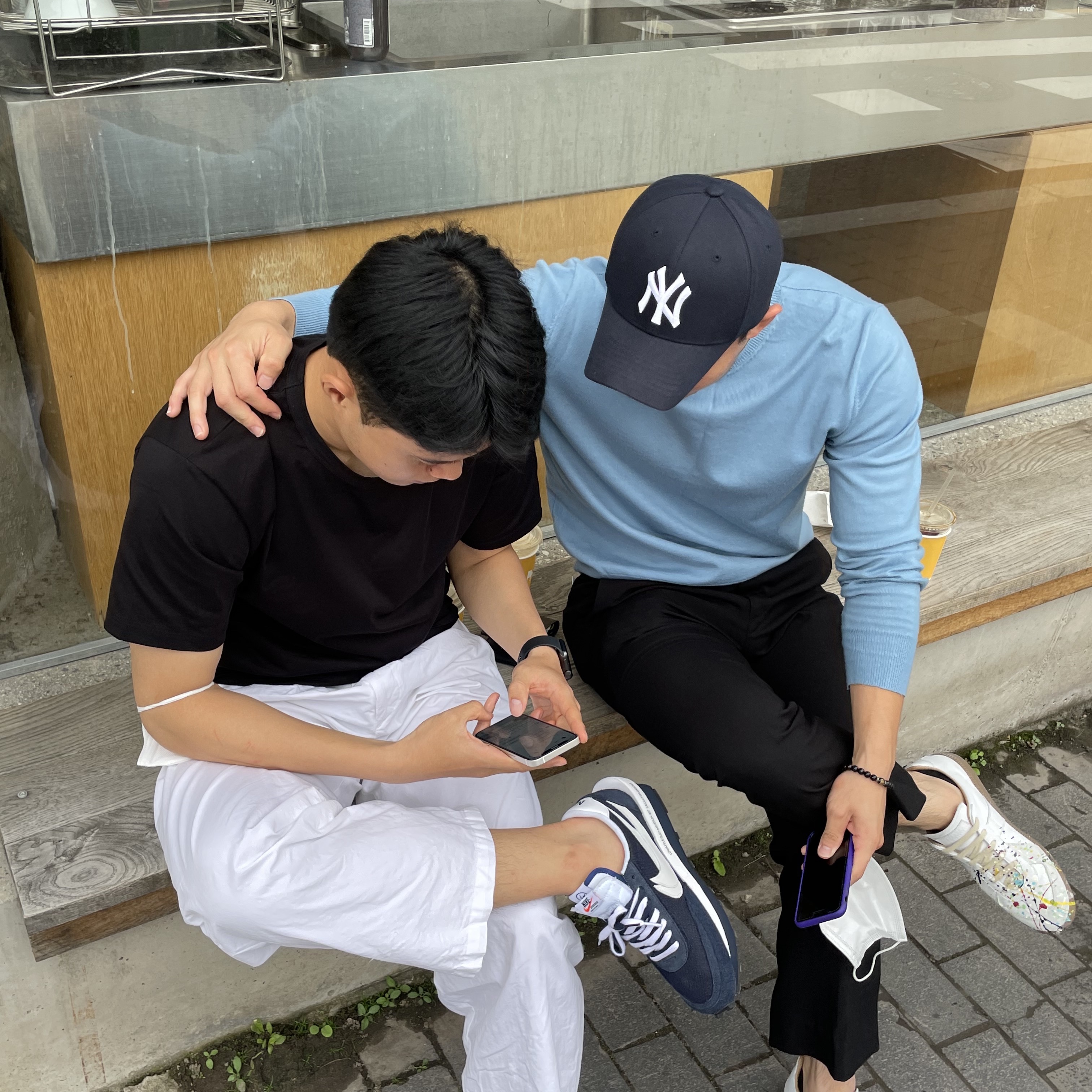 Nike x Sacai x Fragment LDWaffle Blackened Blue, Maison Margiela Replica Paint Drop Sneakers 착용 스타일