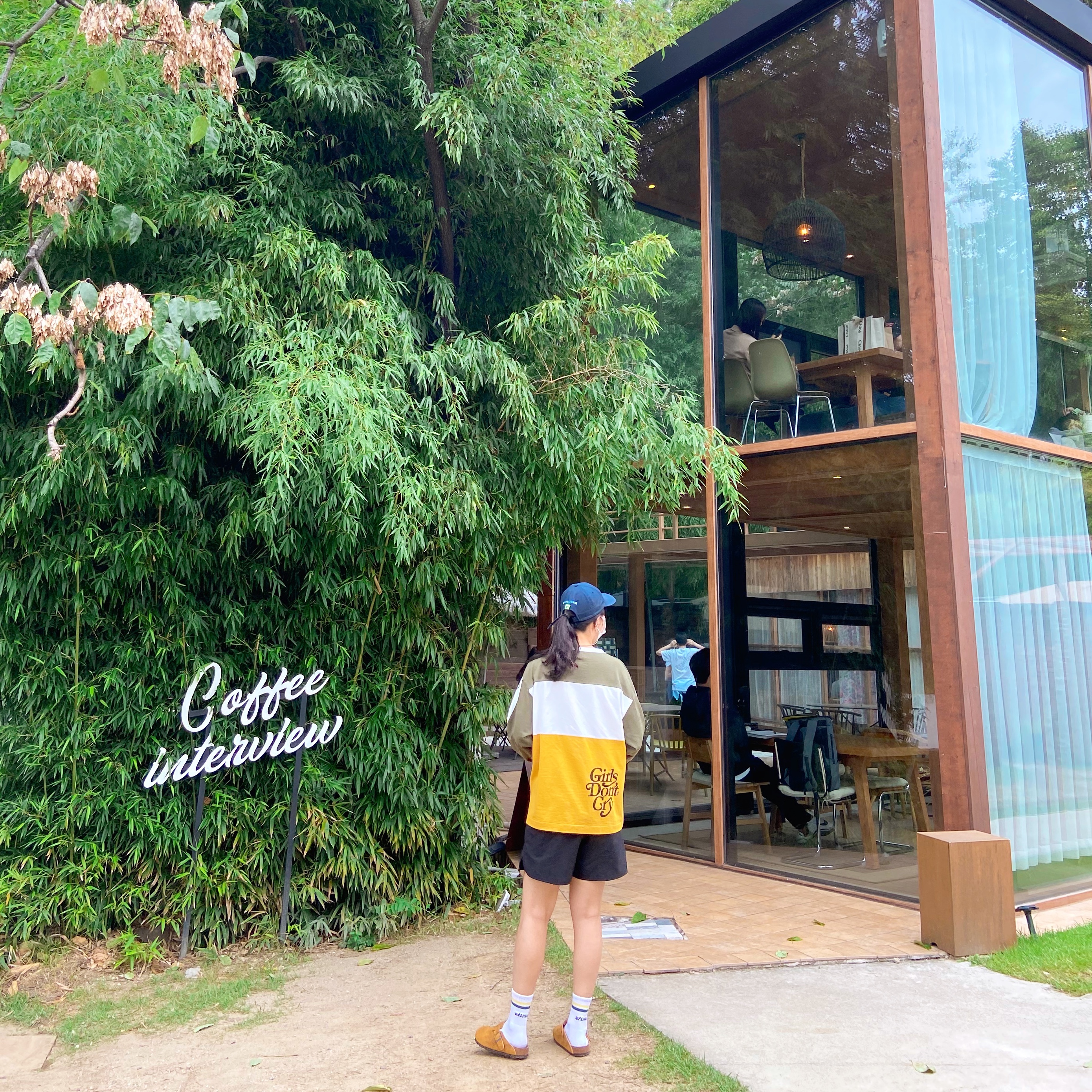 Birkenstock x Stussy Boston Clog Caramel 착용 스타일
