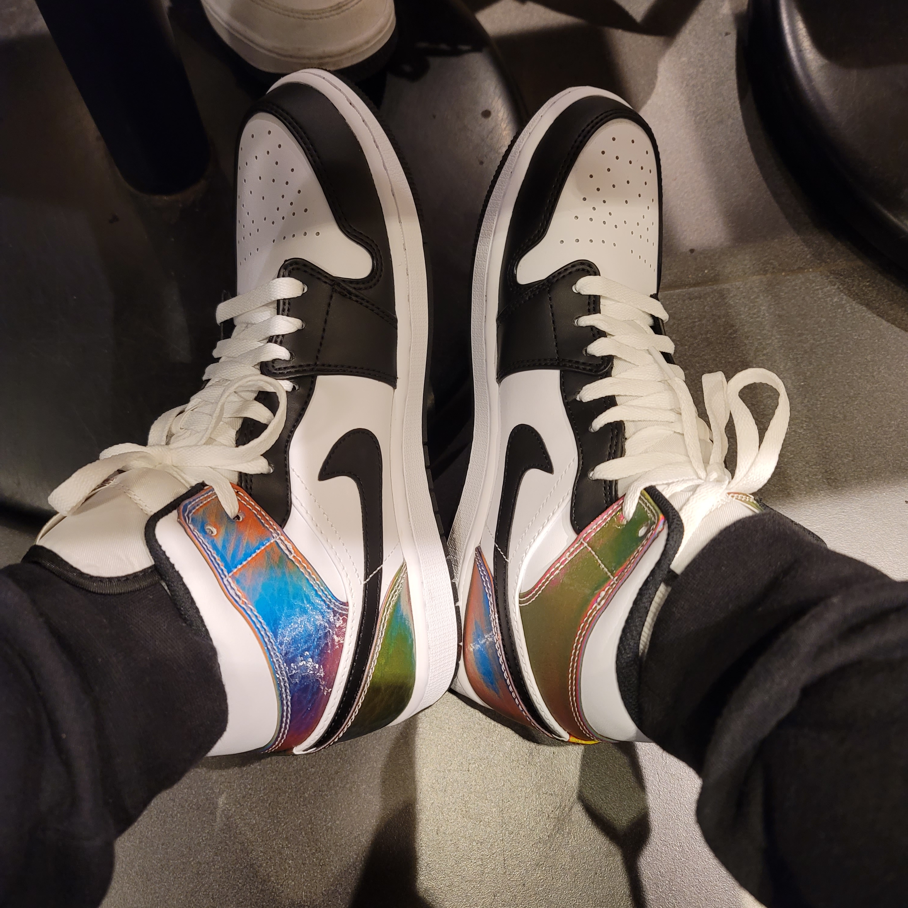 Jordan 1 Mid SE Heat Reactive 착용 스타일