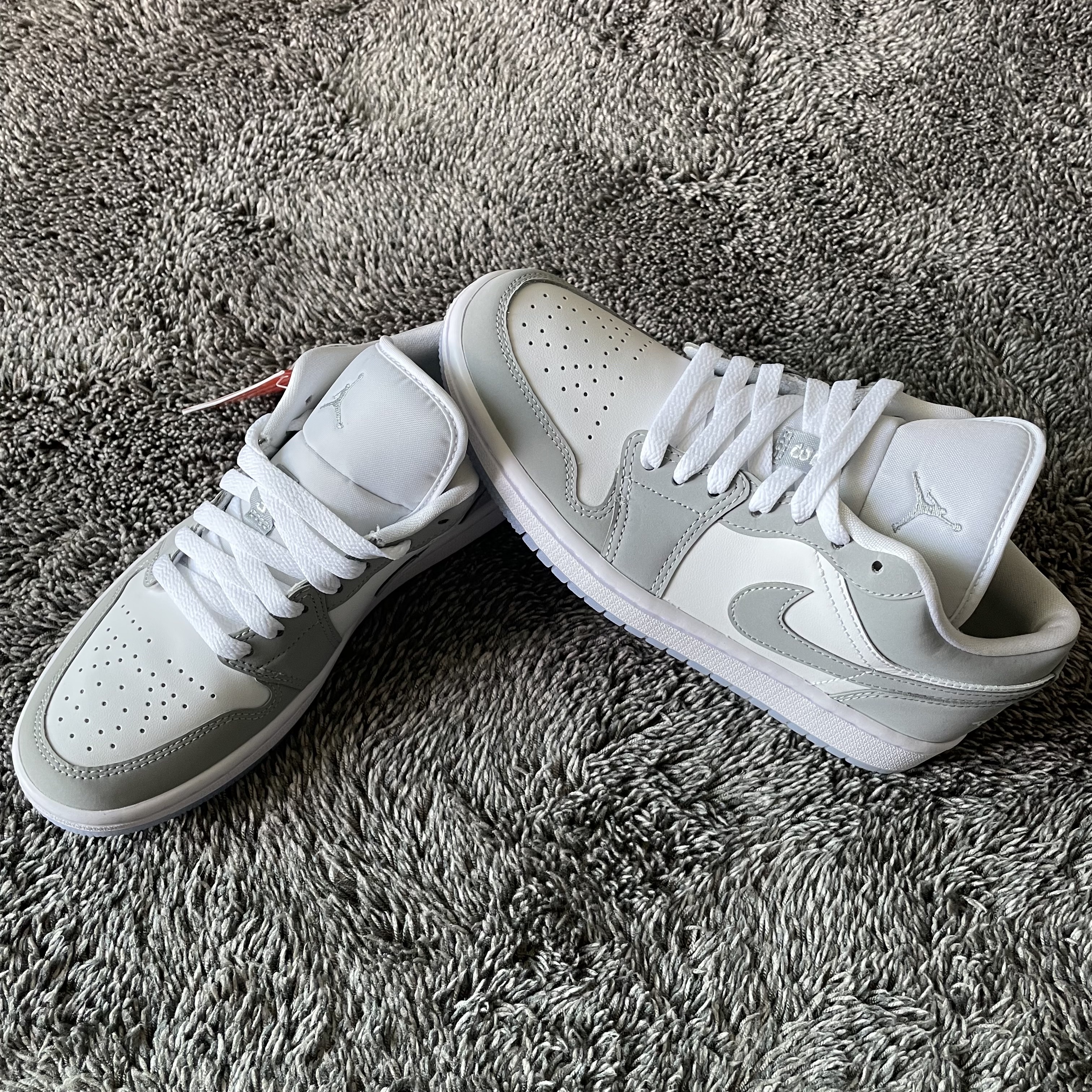 (W) Jordan 1 Low White Wolf Grey 착용 스타일 - 1