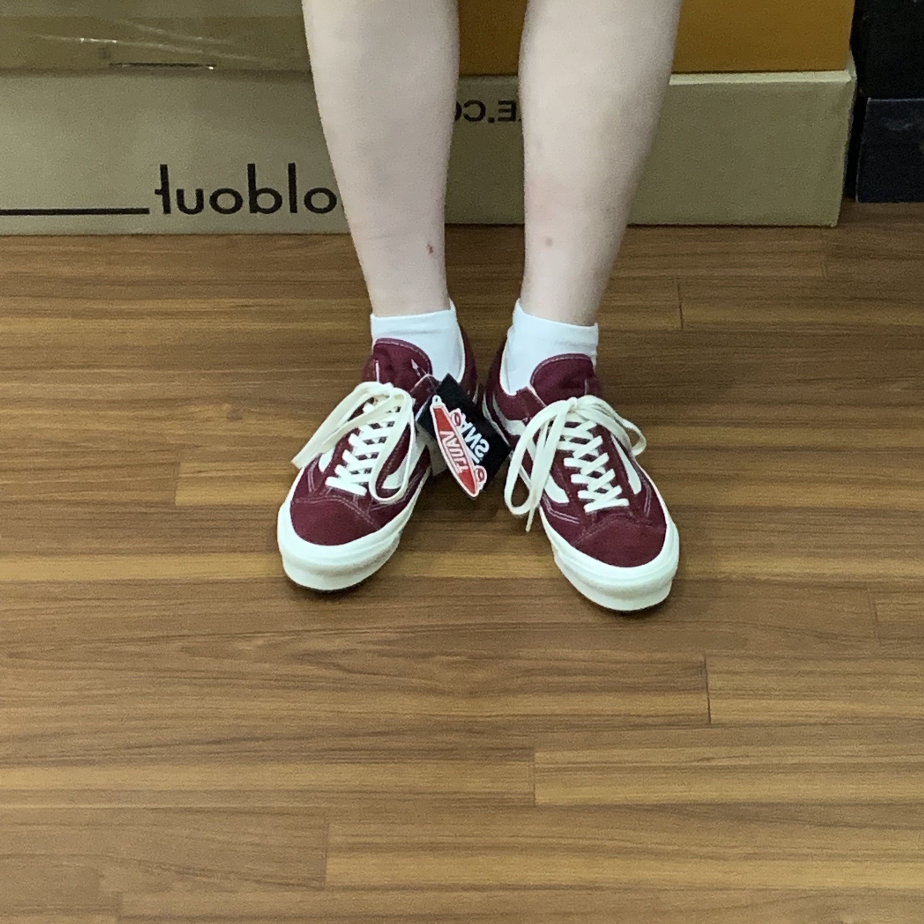 Vans Vault OG Style 36 LX Suede Canvas Pomegranate 착용 스타일 - 1