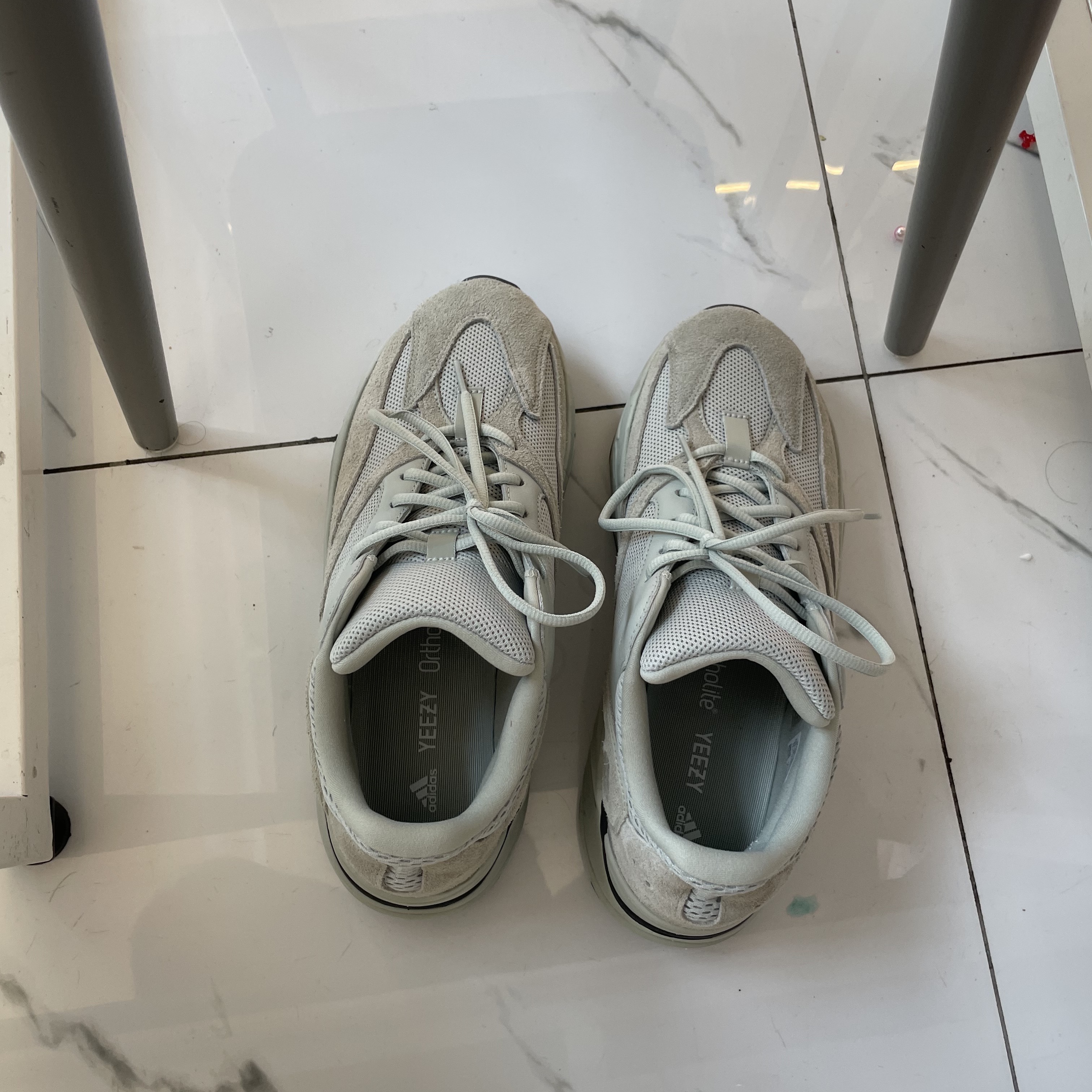 Adidas Yeezy Boost 700 Salt 착용 스타일
