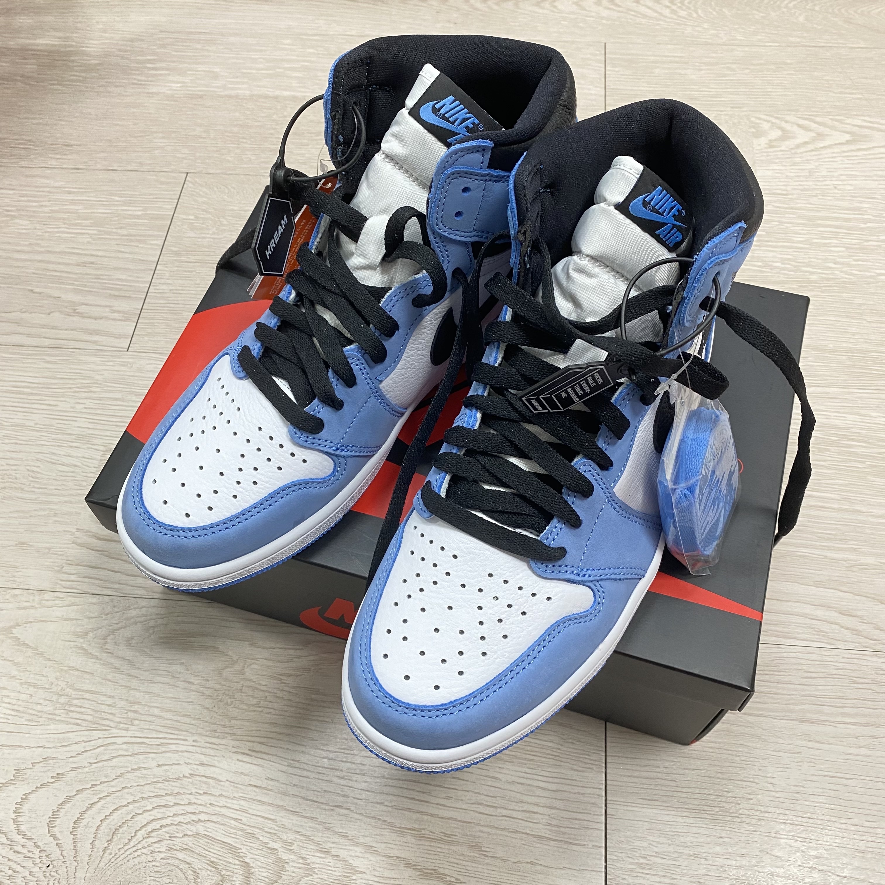 Jordan 1 Retro High OG University Blue 착용 스타일