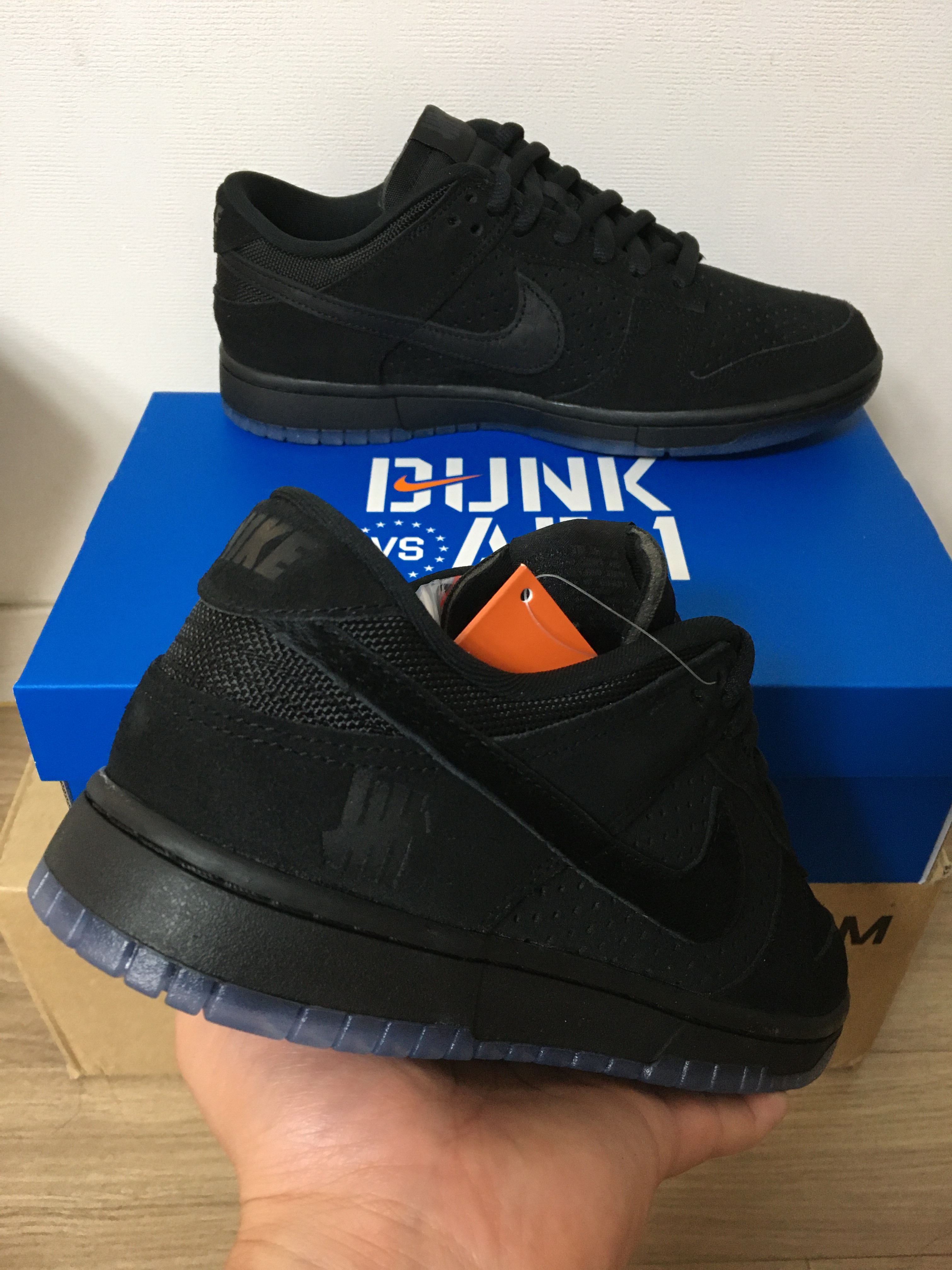 Nike x Undefeated Dunk Low SP 5 On It Black 착용 스타일 - 3