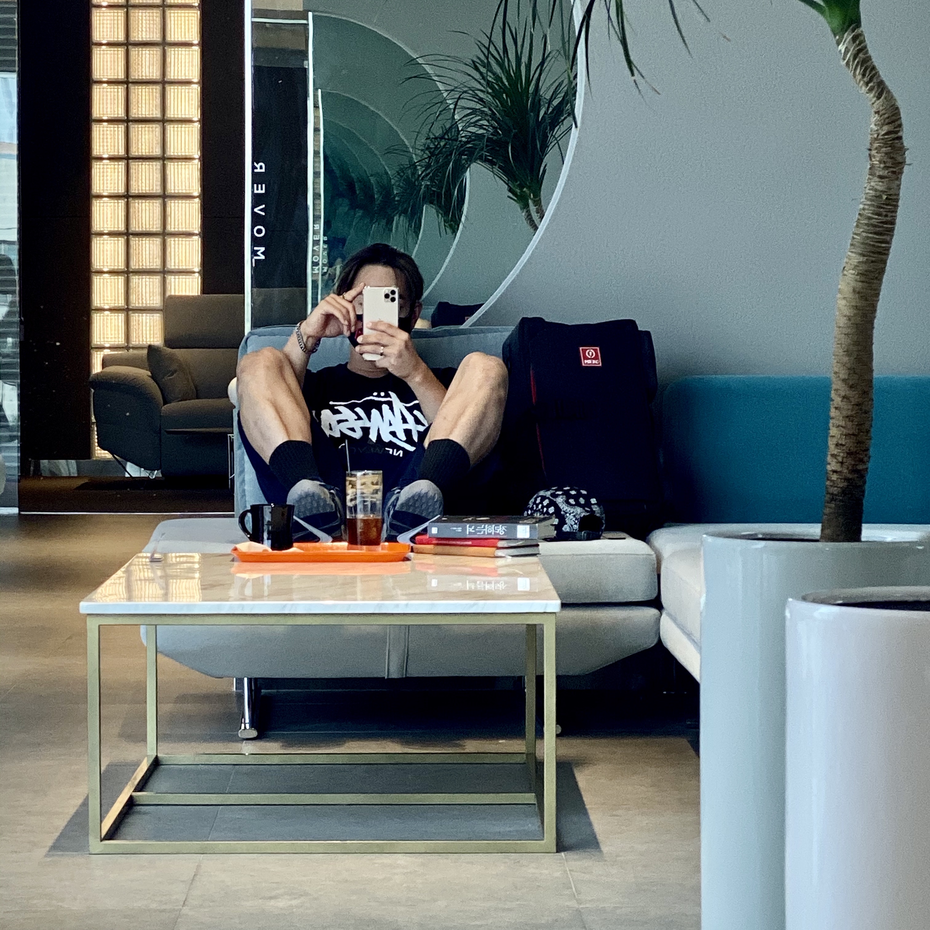 Nike x Ambush Dunk High Deep Royal Blue, Stussy DSM World Tour T-Shirt Black 착용 스타일 - 4