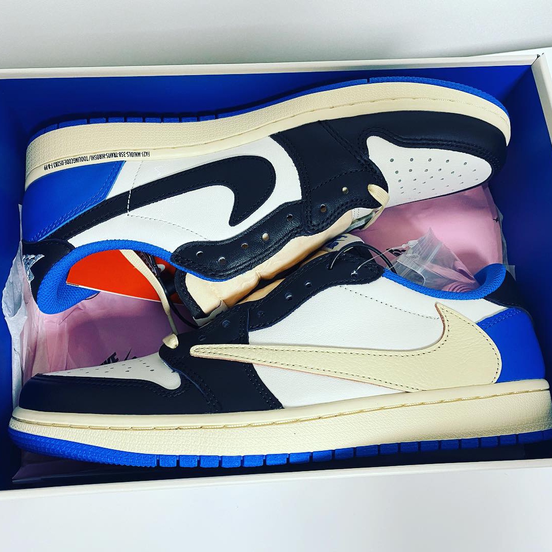 Jordan 1 x Travis Scott x Fragment Retro Low OG SP Military Blue 착용 스타일 - 4