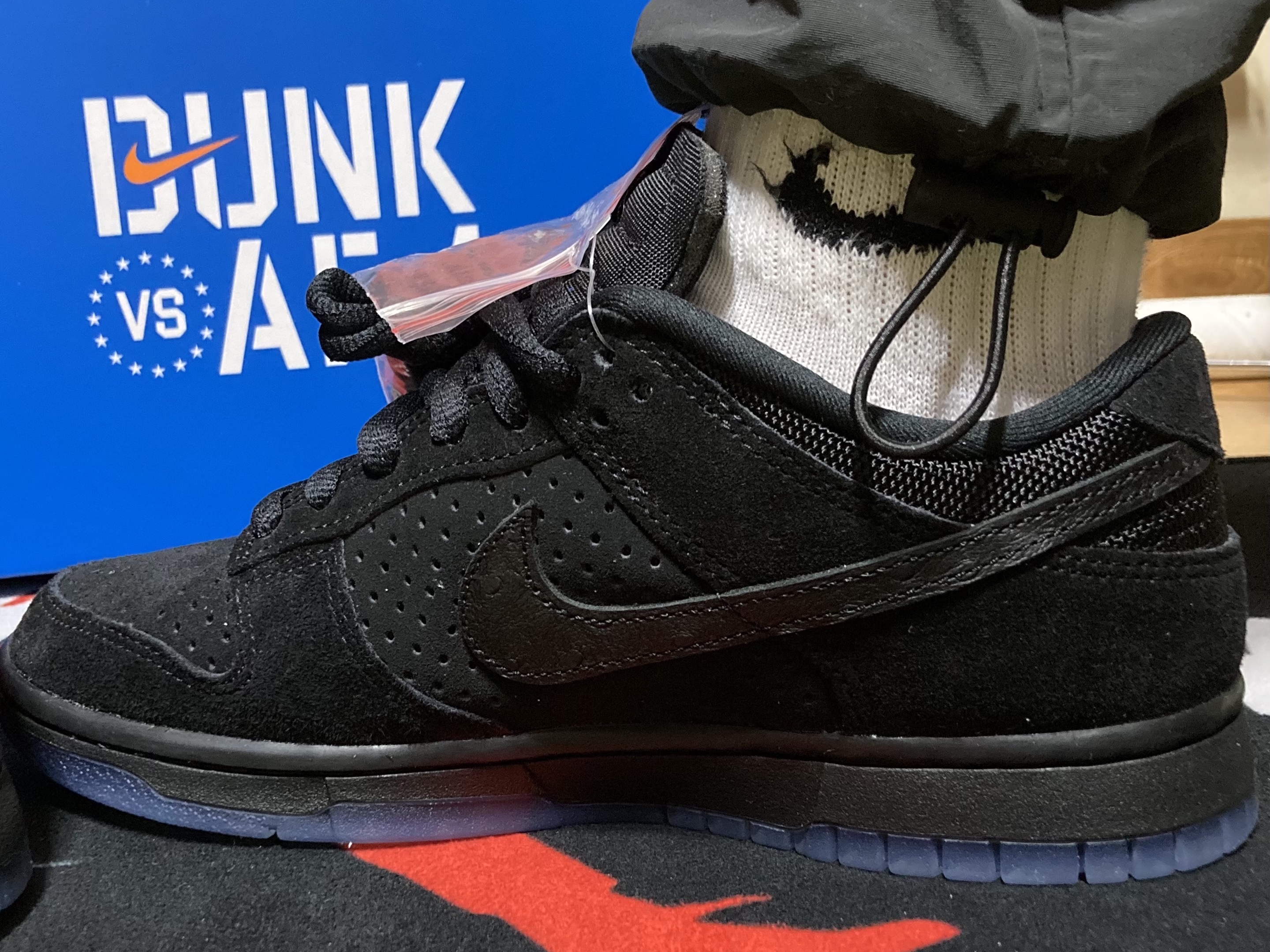 Nike x Undefeated Dunk Low SP 5 On It Black 착용 스타일 - 4