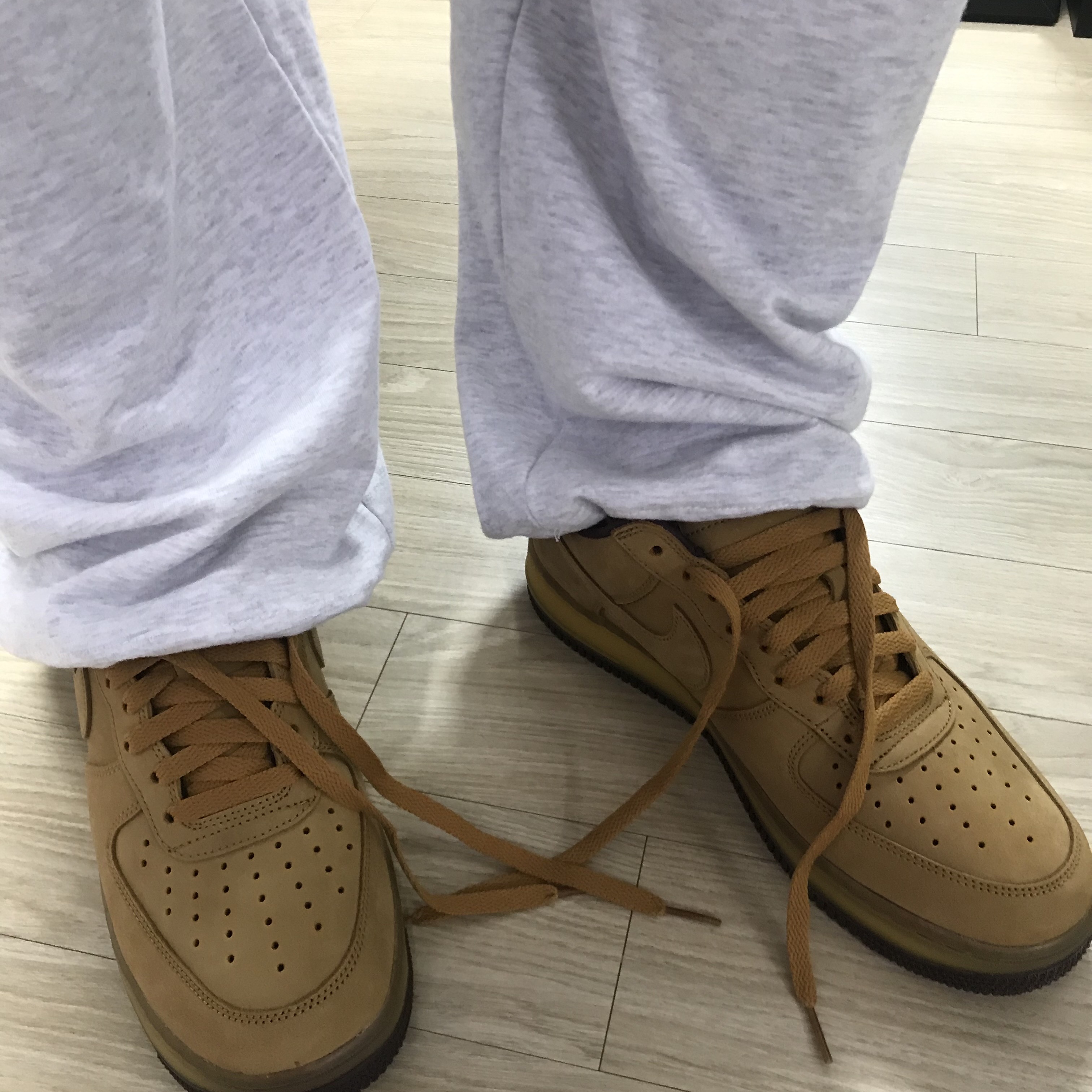 Nike Air Force 1 Low Retro SP Wheat Mocha 착용 스타일 - 2