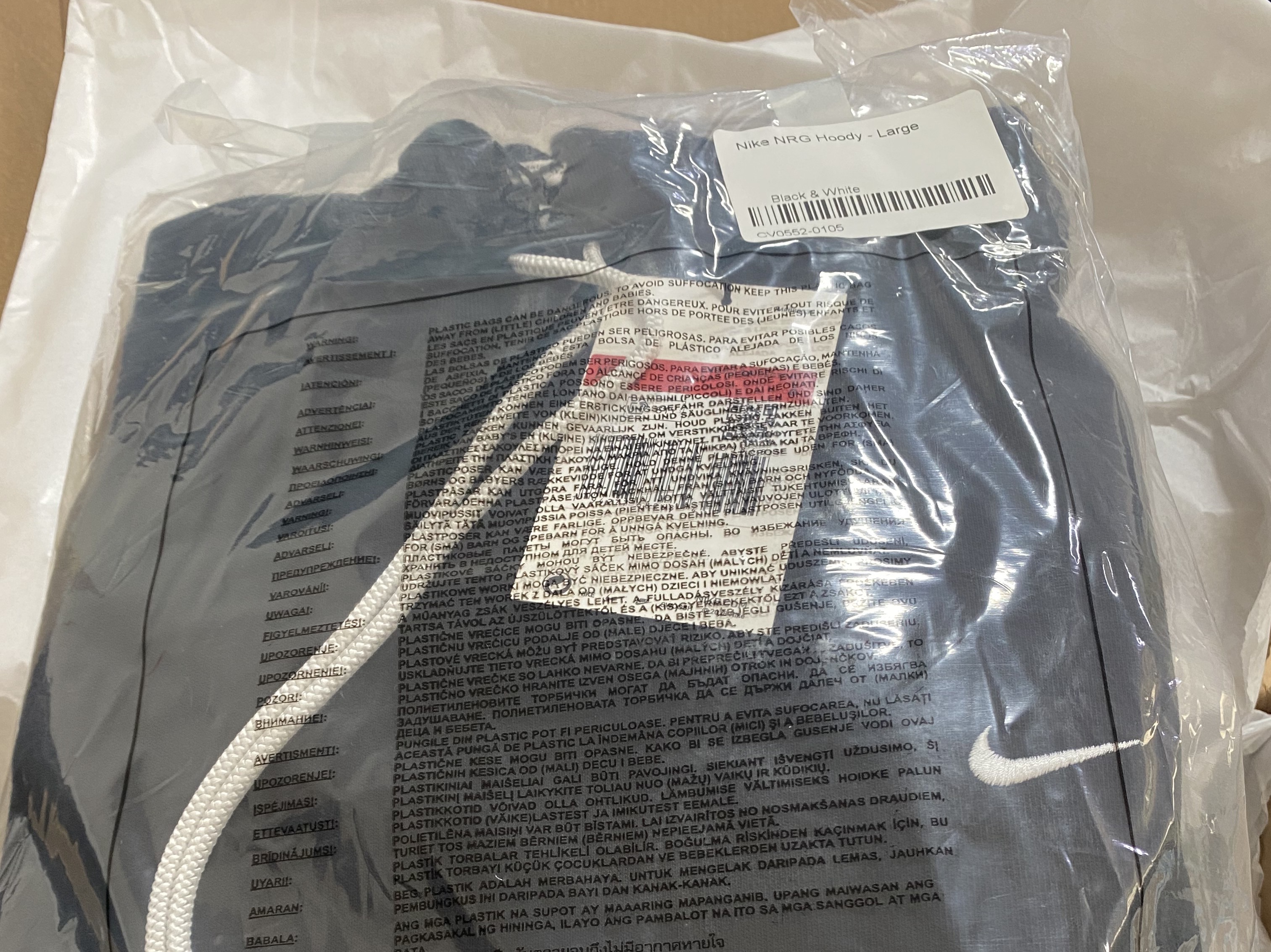Nike NRG Solo Swoosh Fleece Hoodie Black White - US/EU 착용 스타일 - 2