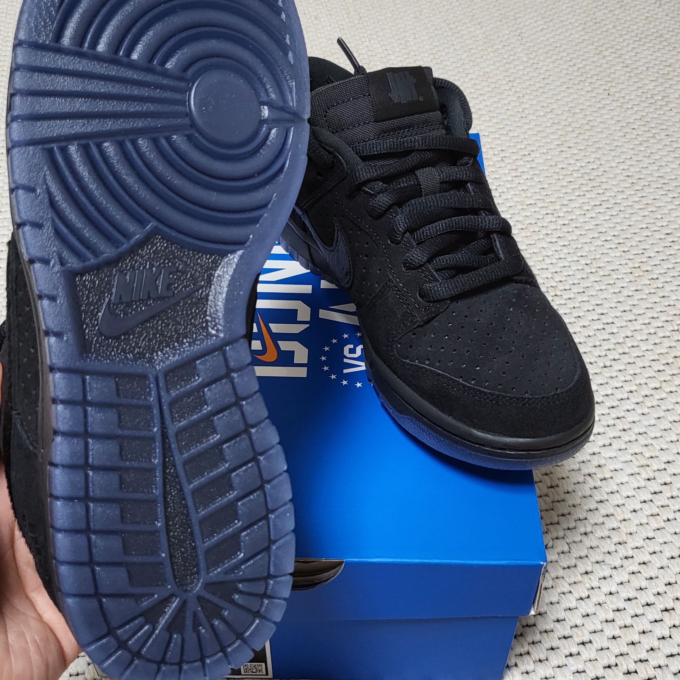 Nike x Undefeated Dunk Low SP 5 On It Black 착용 스타일 - 2