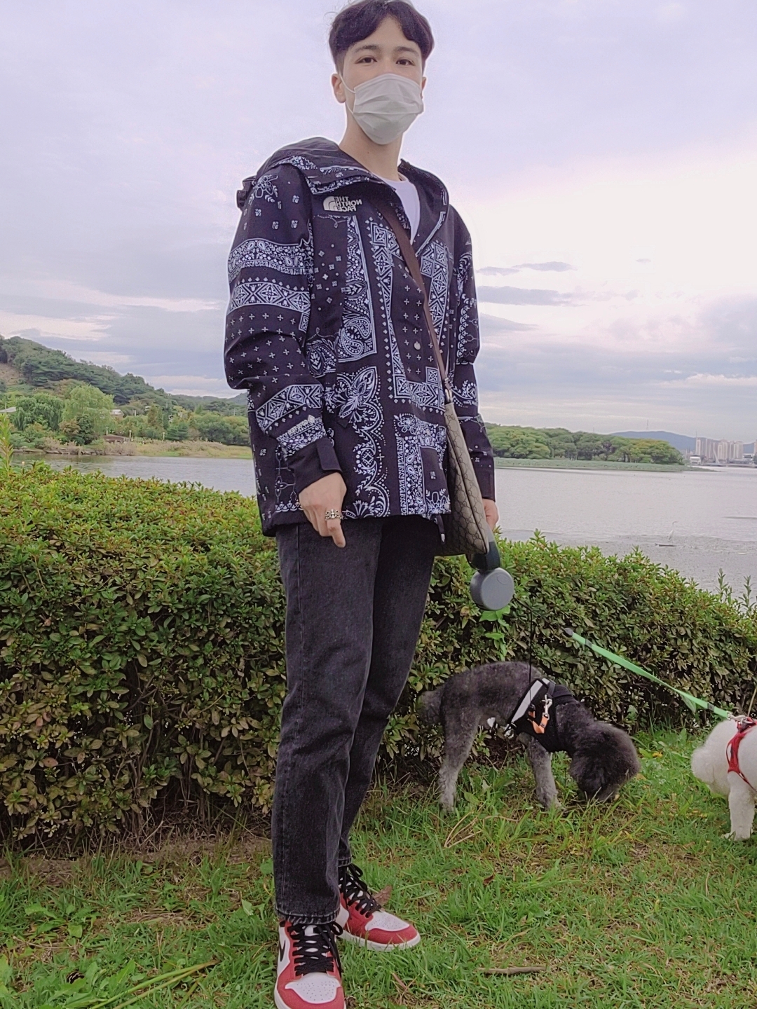 Jordan 1 Retro High Spider-Man Origin Story, The North Face Novelty GTX Mountain Jacket Black 착용 스타일