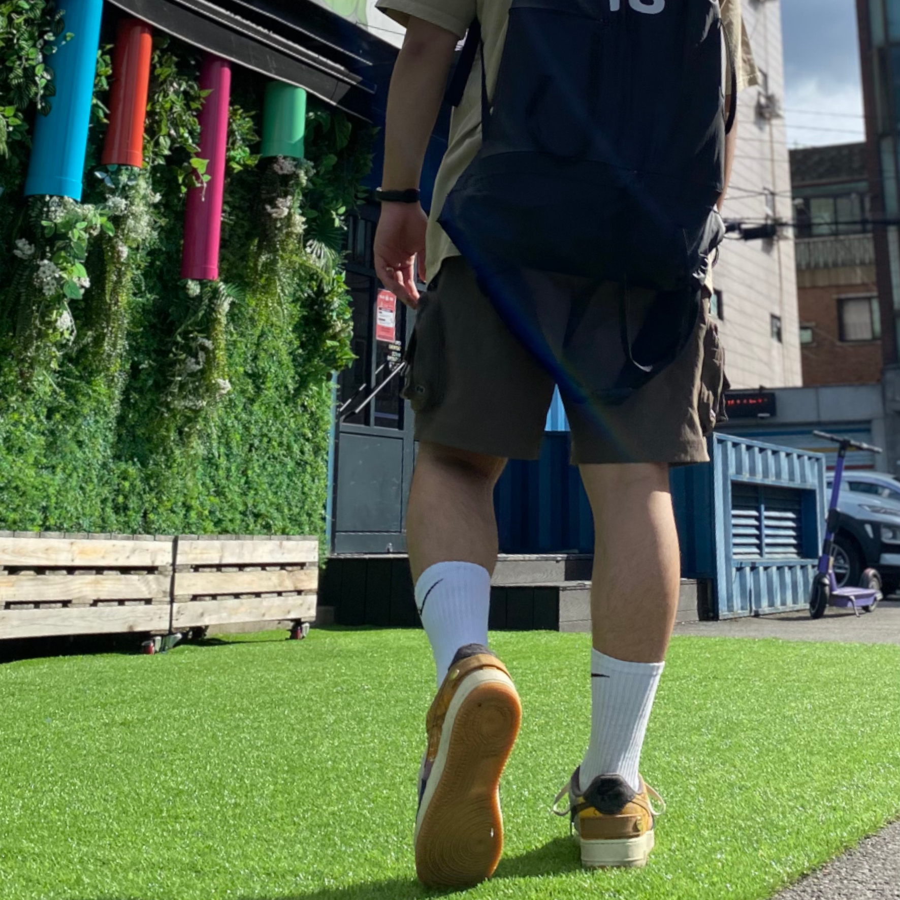 Nike x Travis Scott Air Force 1 Low Cactus Jack, Nike ACG Cargo Shorts Ironstone - Asia 착용 스타일 - 3