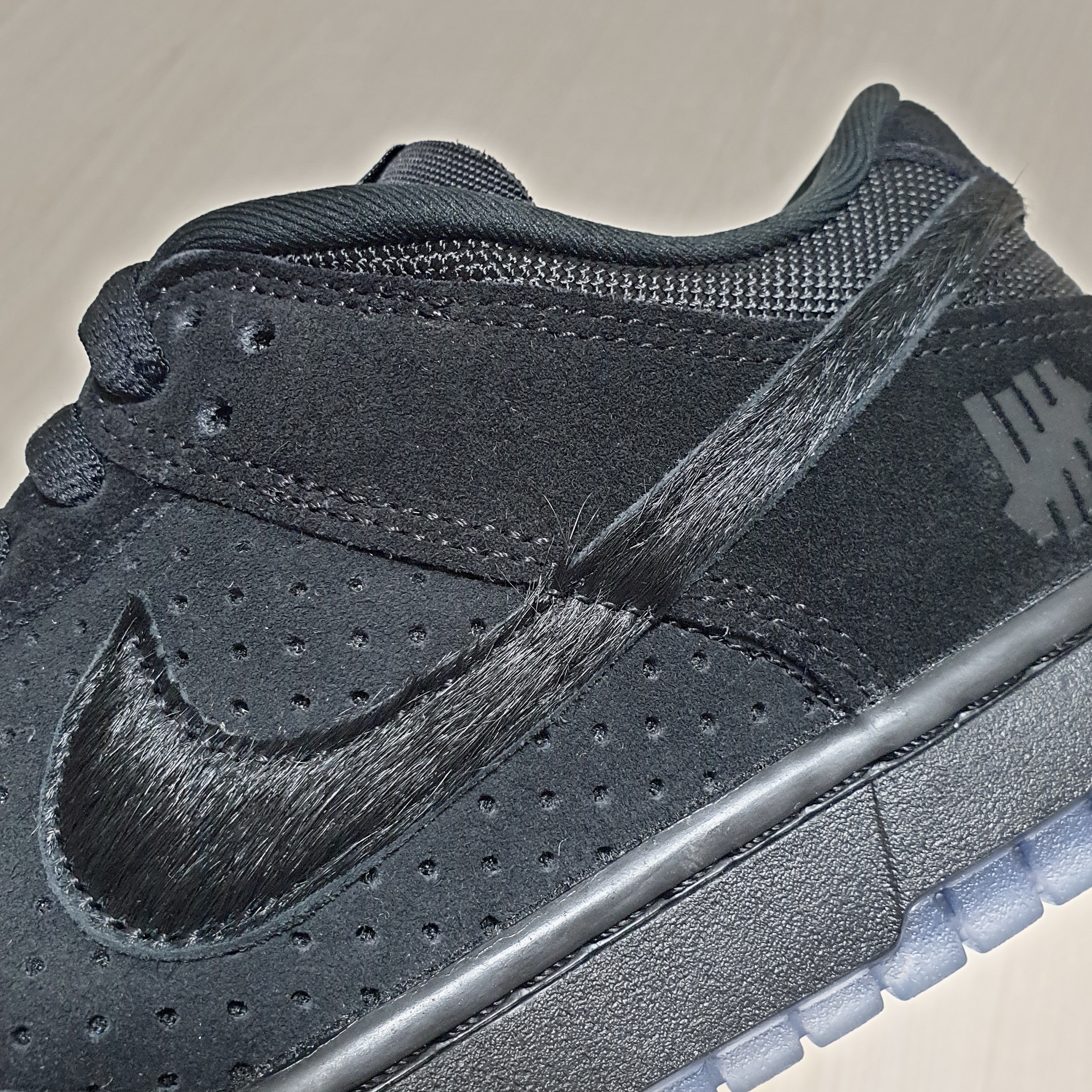 Nike x Undefeated Dunk Low SP 5 On It Black 착용 스타일 - 2