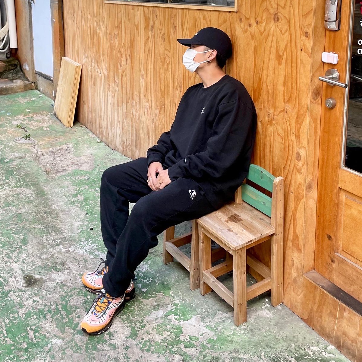 Nike Air Max 98 Corduory Amber Rise 착용 스타일
