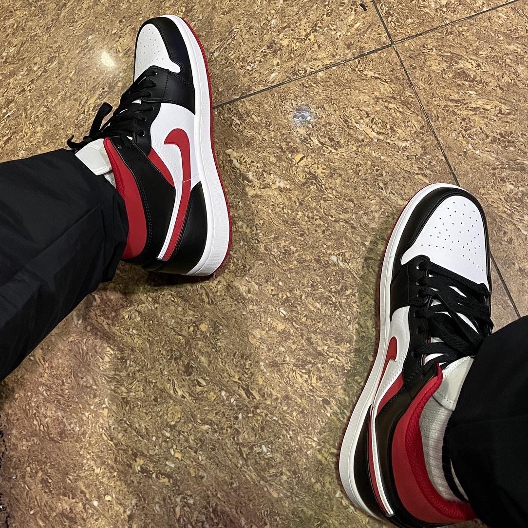 Jordan 1 Mid Gym Red Black White 착용 스타일 - 4
