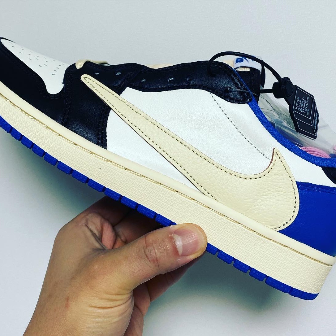 Jordan 1 x Travis Scott x Fragment Retro Low OG SP Military Blue 착용 스타일 - 1