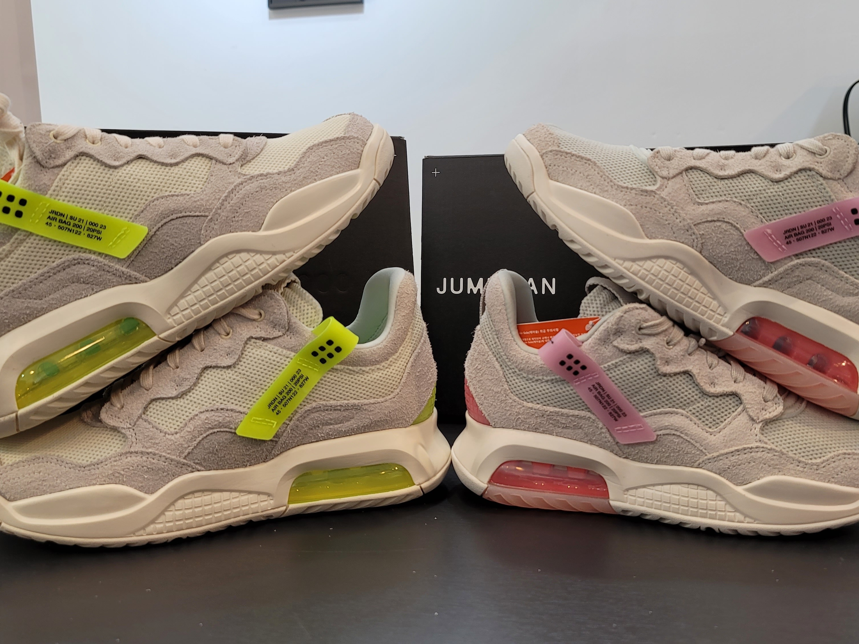 Jordan MA2 Pale Ivory Volt 착용 스타일 - 3