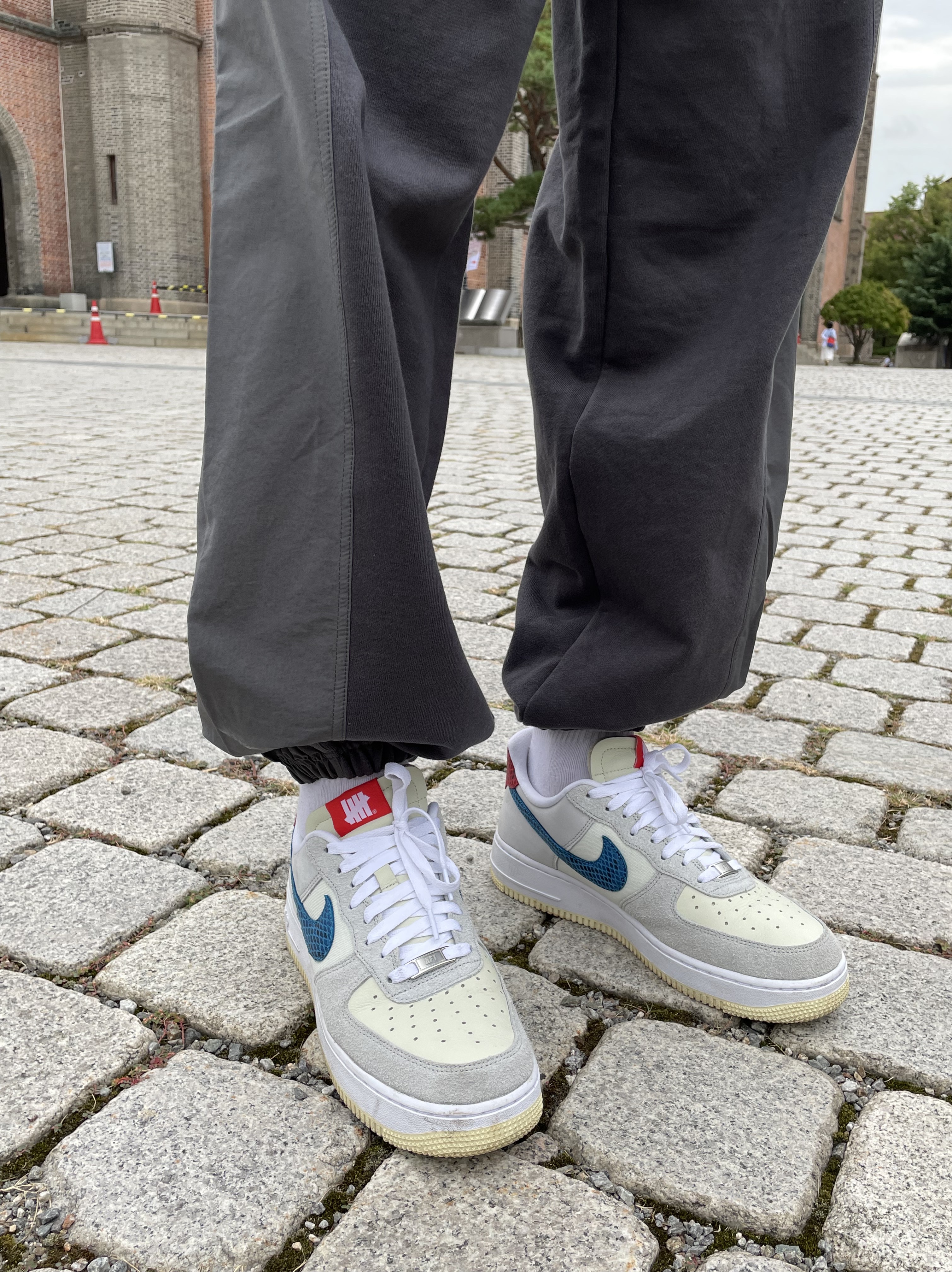 Nike x Undefeated Air Force 1 Low SP 5 On It 착용 스타일 - 4