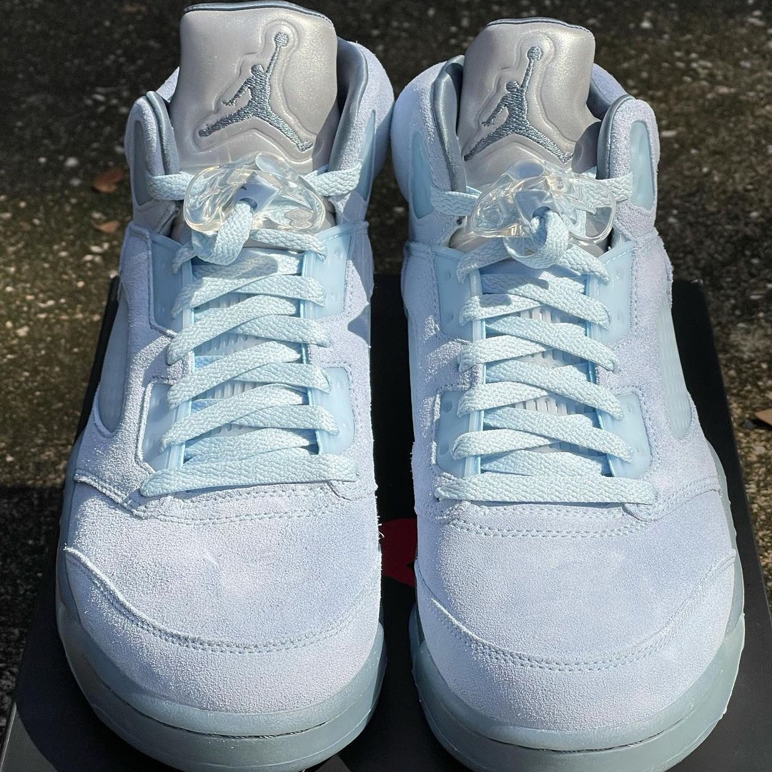 (W) Jordan 5 Retro Bluebird 착용 스타일 - 3