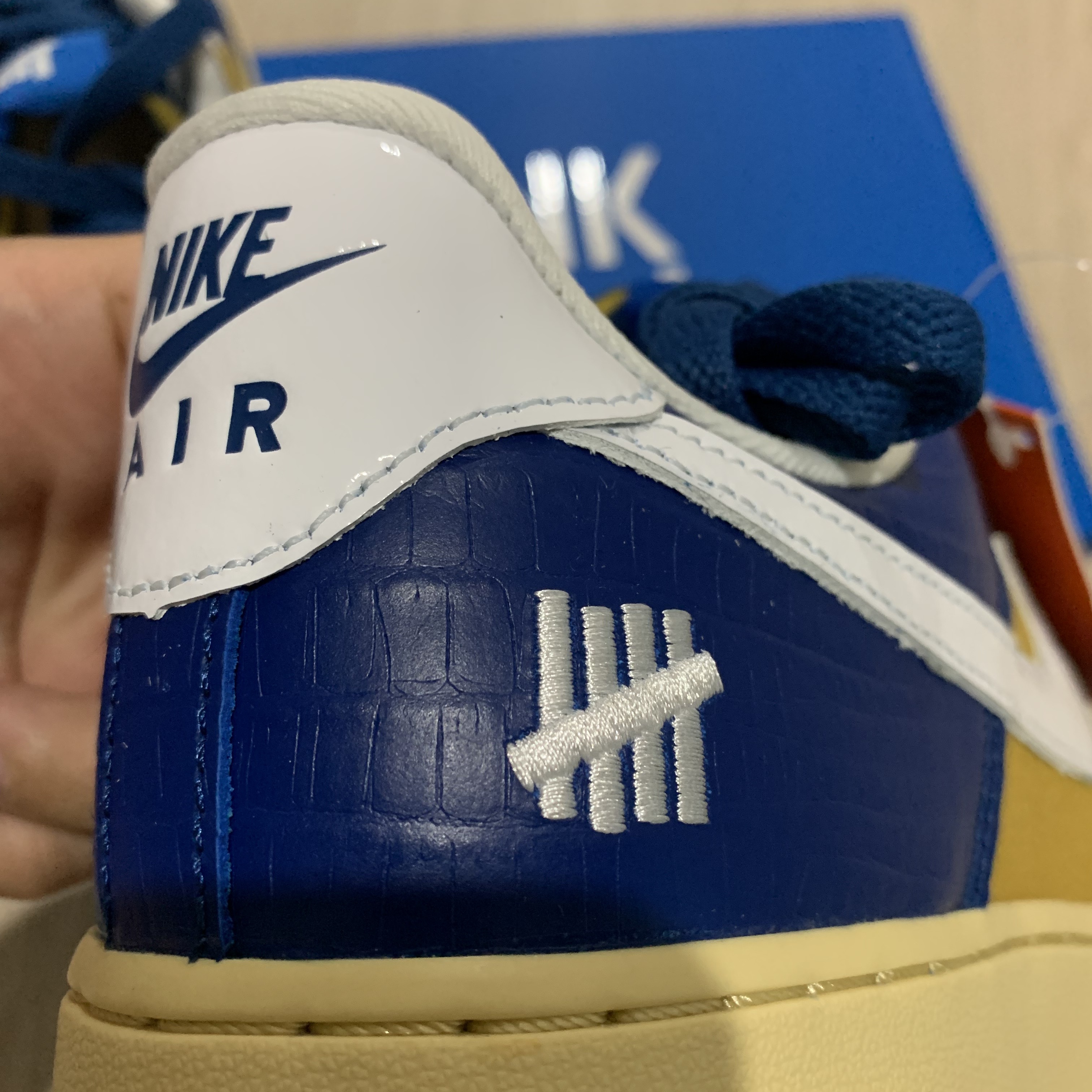 Nike x Undefeated Air Force 1 Low SP 5 On It Court Blue 착용 스타일 - 3