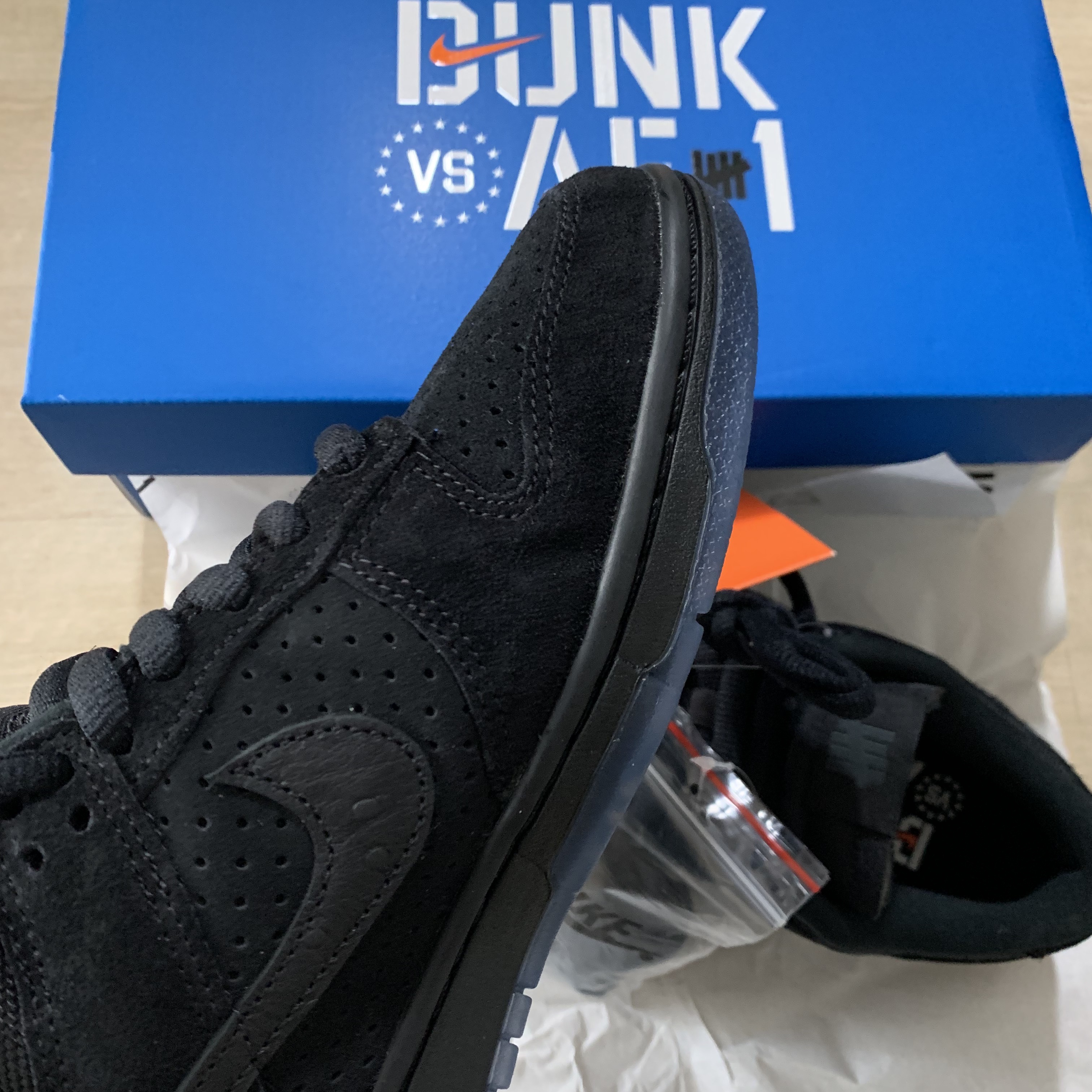 Nike x Undefeated Dunk Low SP 5 On It Black 착용 스타일