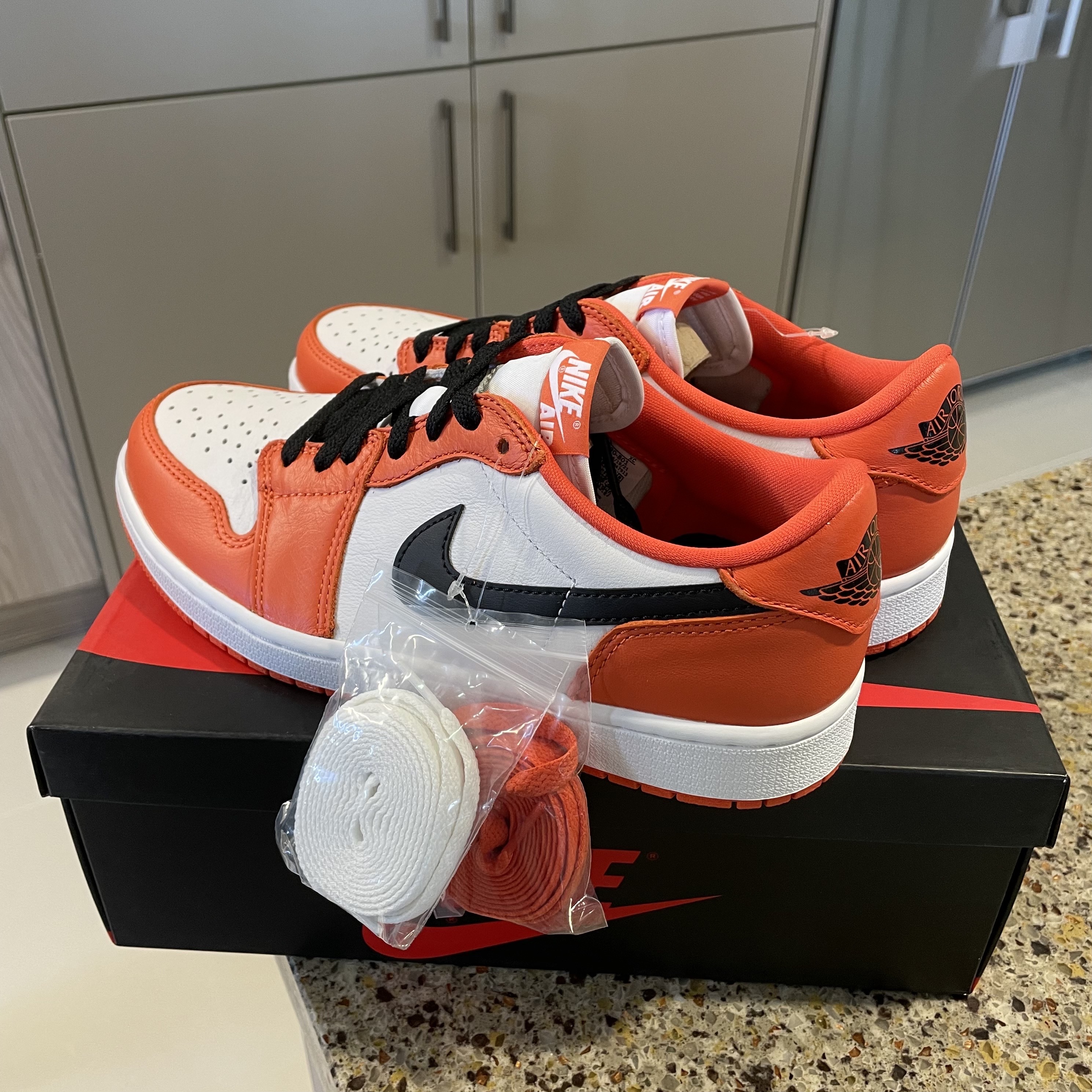 Jordan 1 Low OG Starfish 착용 스타일