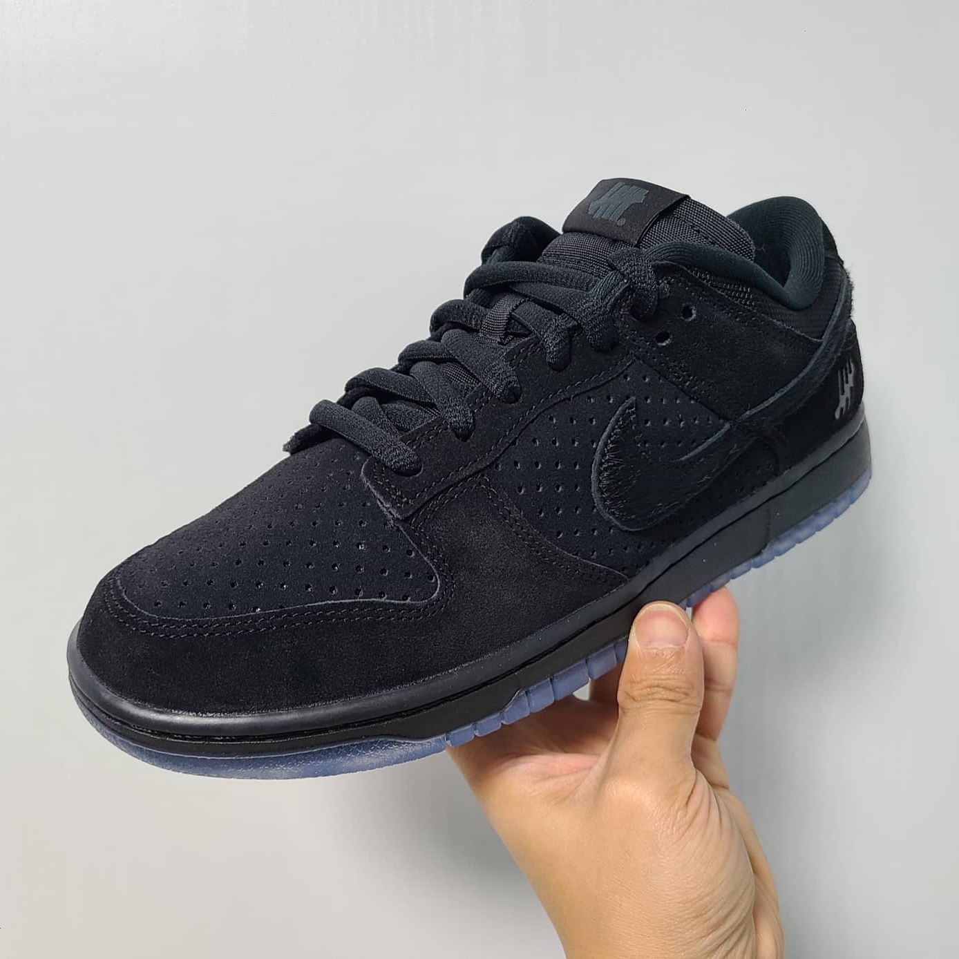 Nike x Undefeated Dunk Low SP 5 On It Black 착용 스타일 - 1