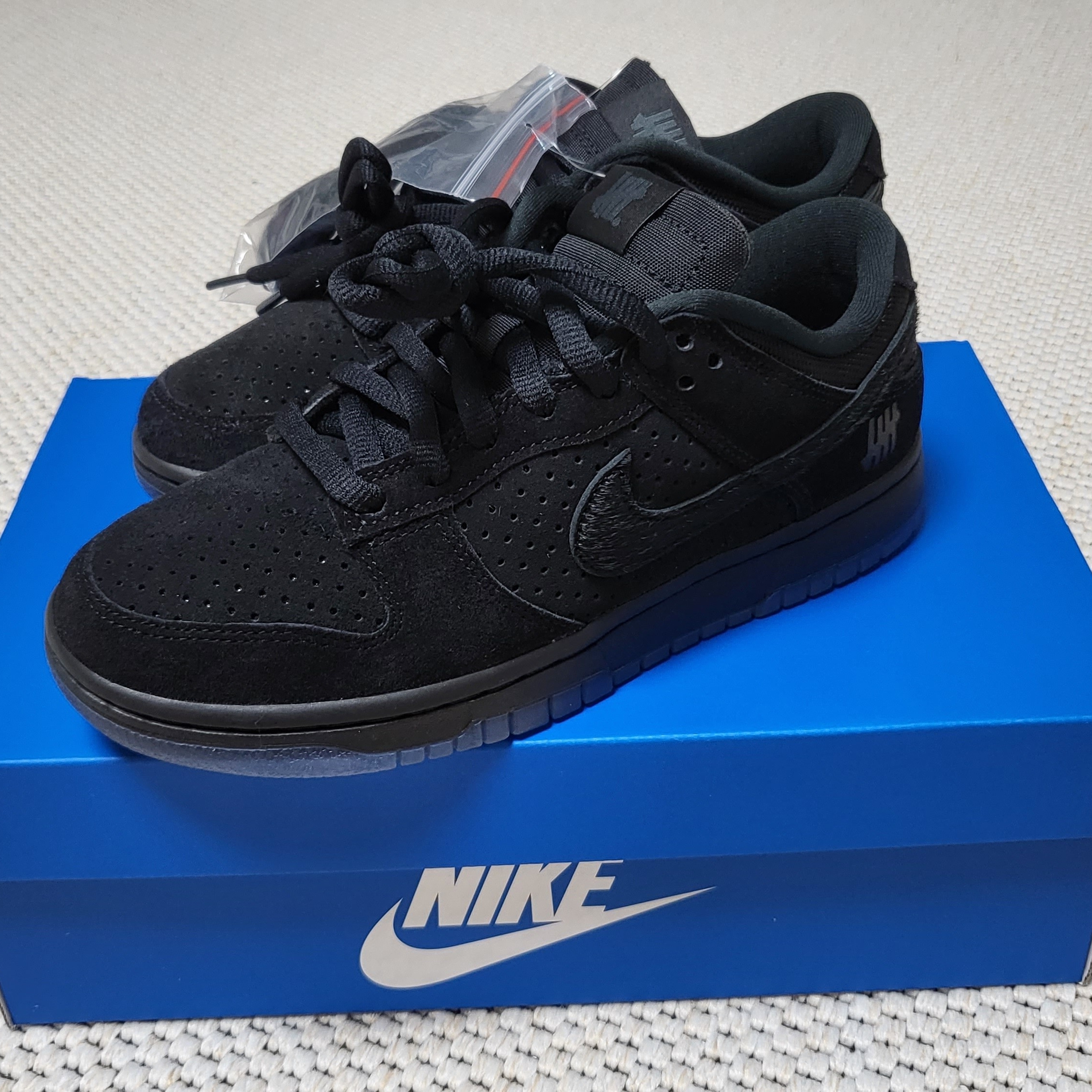 Nike x Undefeated Dunk Low SP 5 On It Black 착용 스타일 - 1
