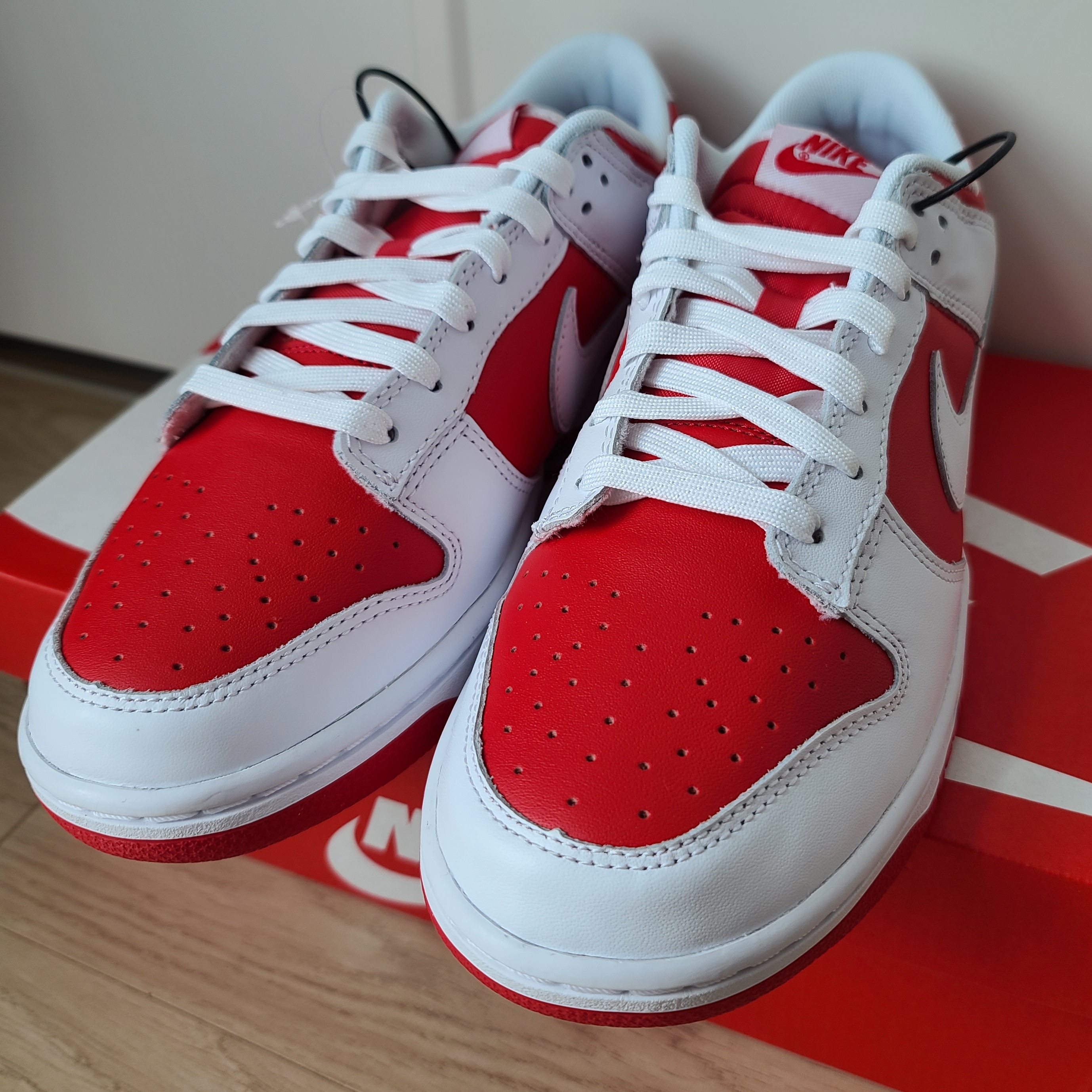 Nike Dunk Low Retro Championship Red 착용 스타일