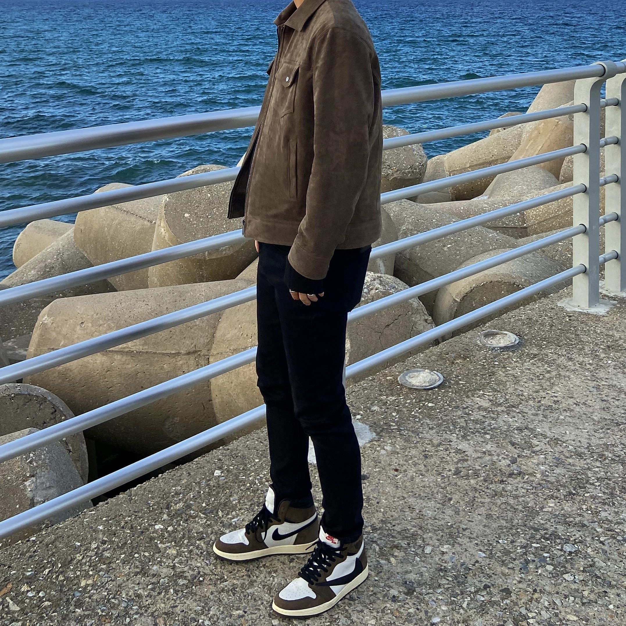 Jordan 1 x Travis Scott Retro High OG SP Mocha, Jordan x Travis Scott MJ Track Pants 착용 스타일 - 2