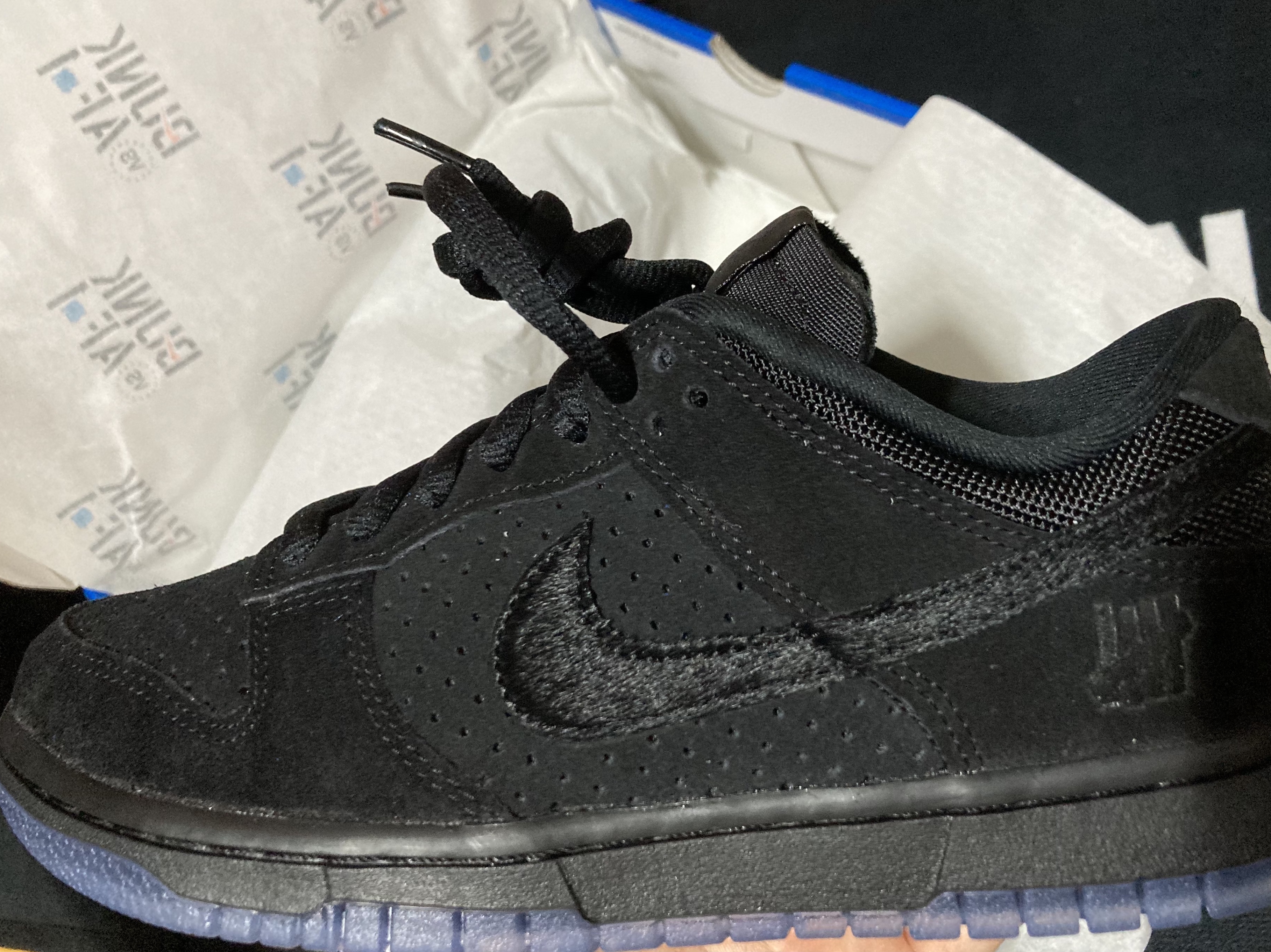 Nike x Undefeated Dunk Low SP 5 On It Black 착용 스타일 - 2