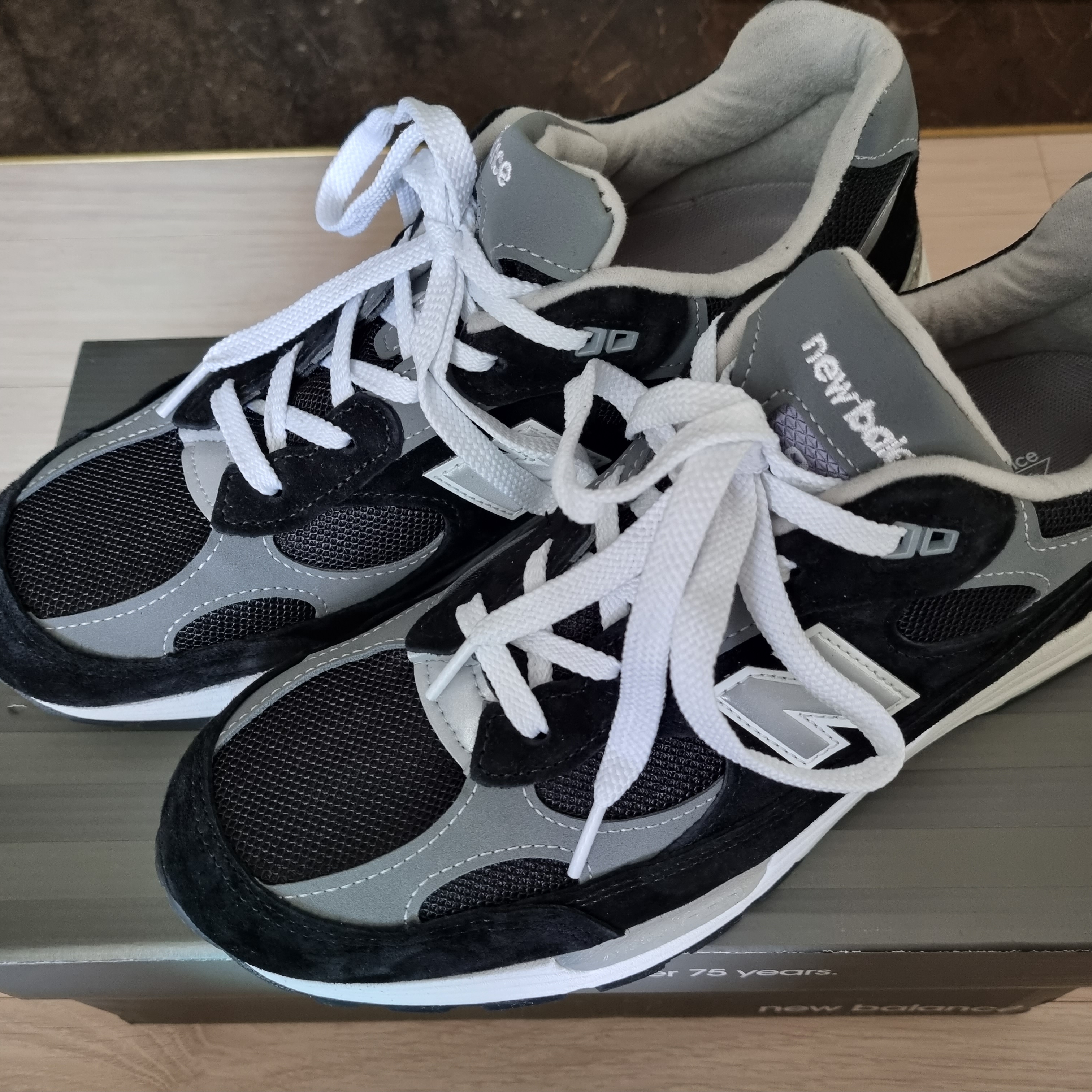 New Balance 992 Made in USA Black Grey 착용 스타일