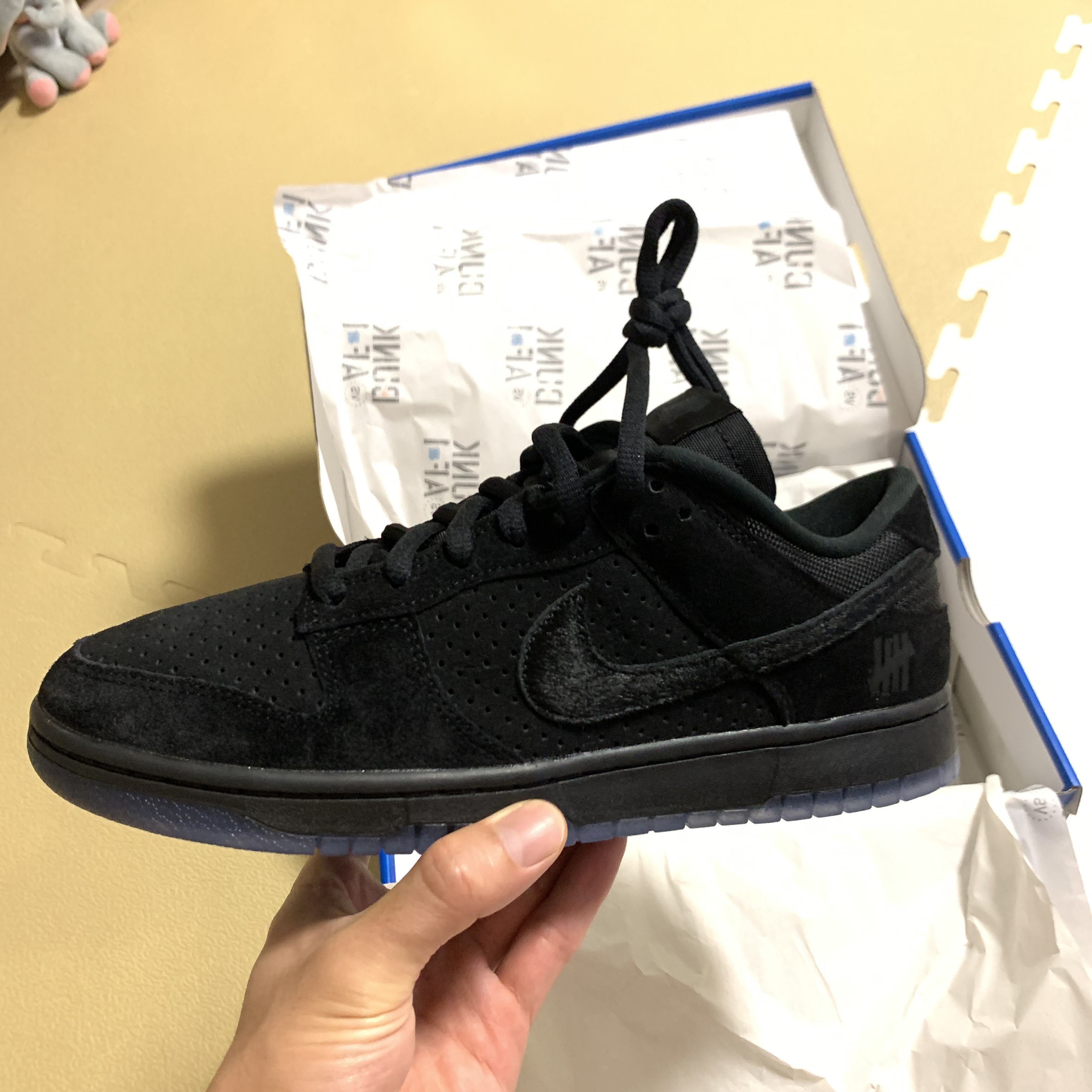 Nike x Undefeated Dunk Low SP 5 On It Black 착용 스타일