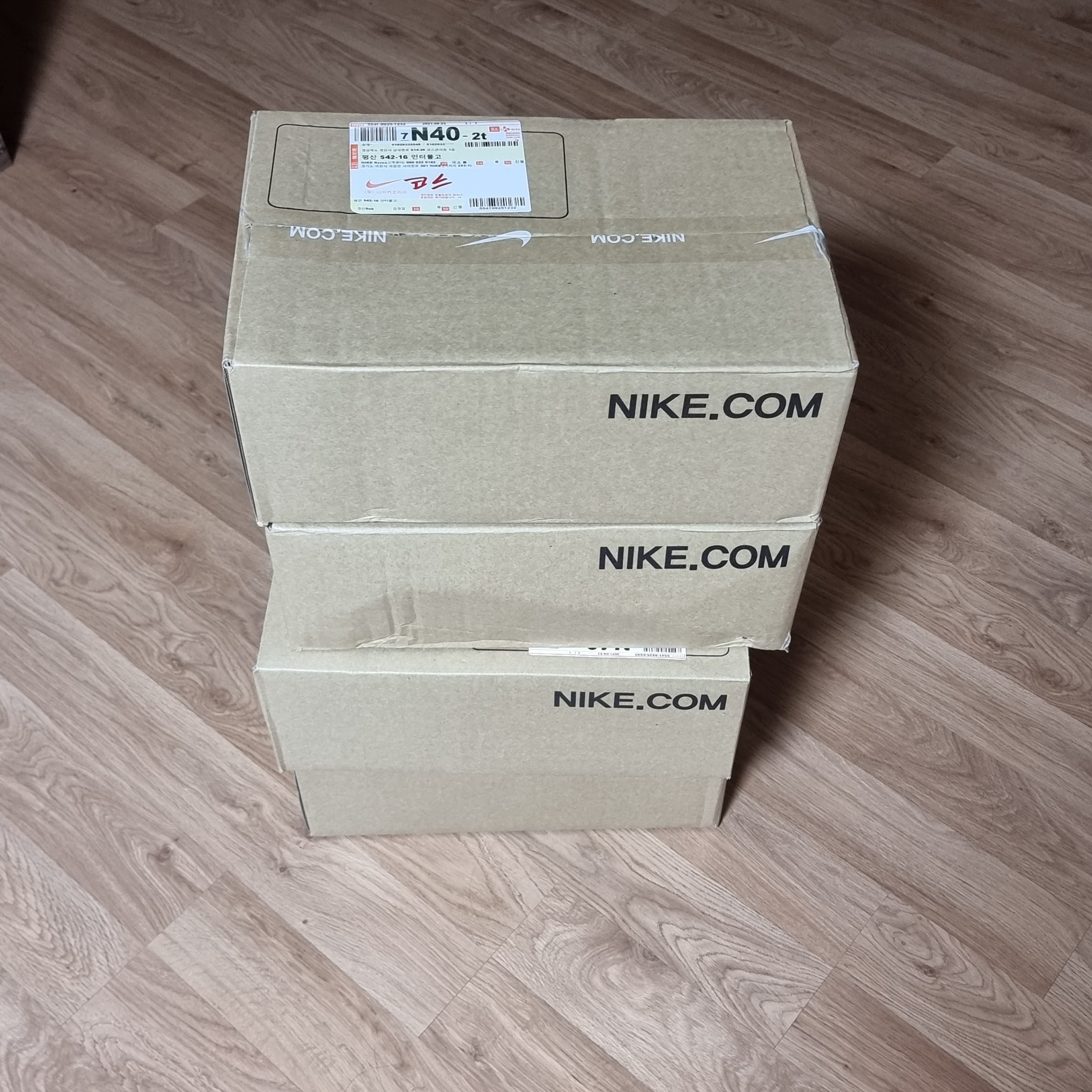Nike x Undefeated Dunk Low SP 5 On It Black, Nike x Undefeated Air Force 1 Low SP 5 On It Court Blue 착용 스타일 - 1