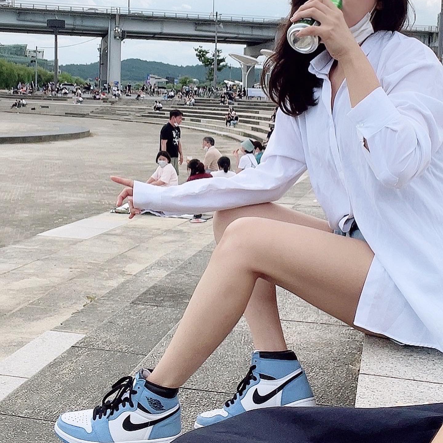 Jordan 1 Retro High OG University Blue 착용 스타일