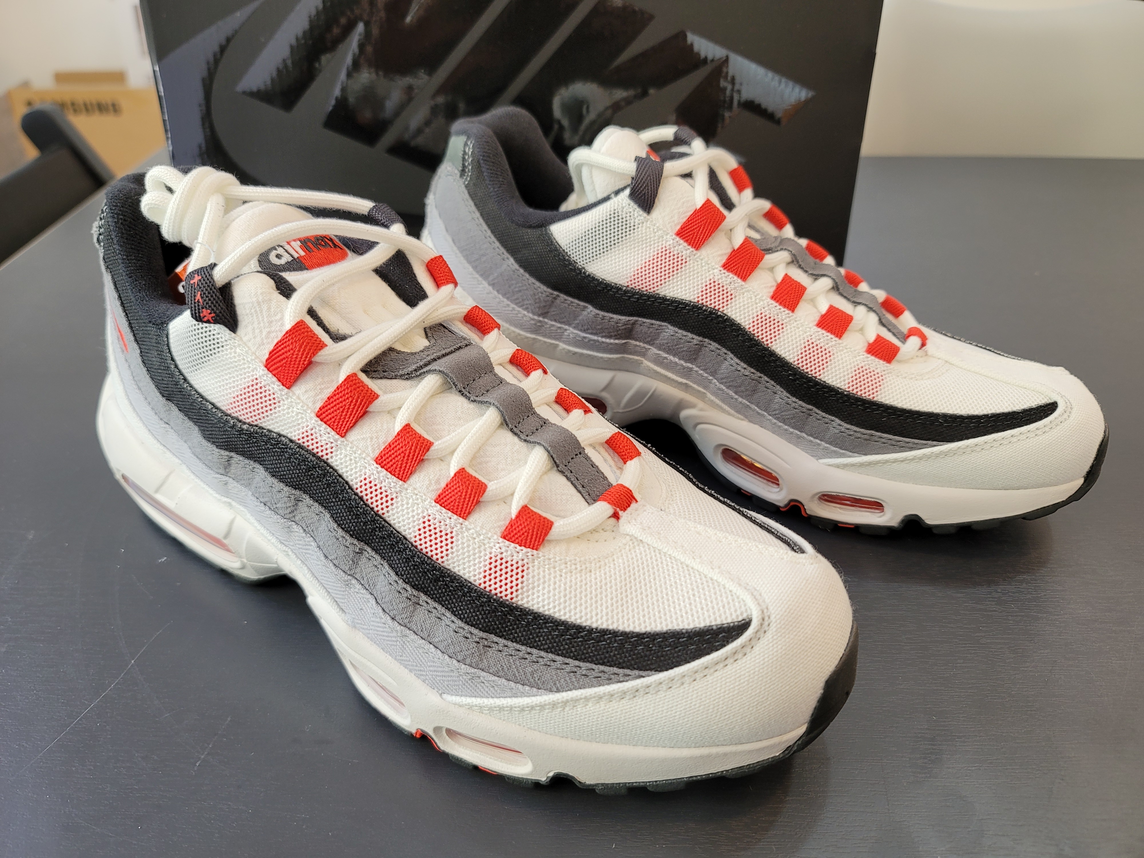 Nike Air Max 95 QS Smoke Grey 착용 스타일 - 1
