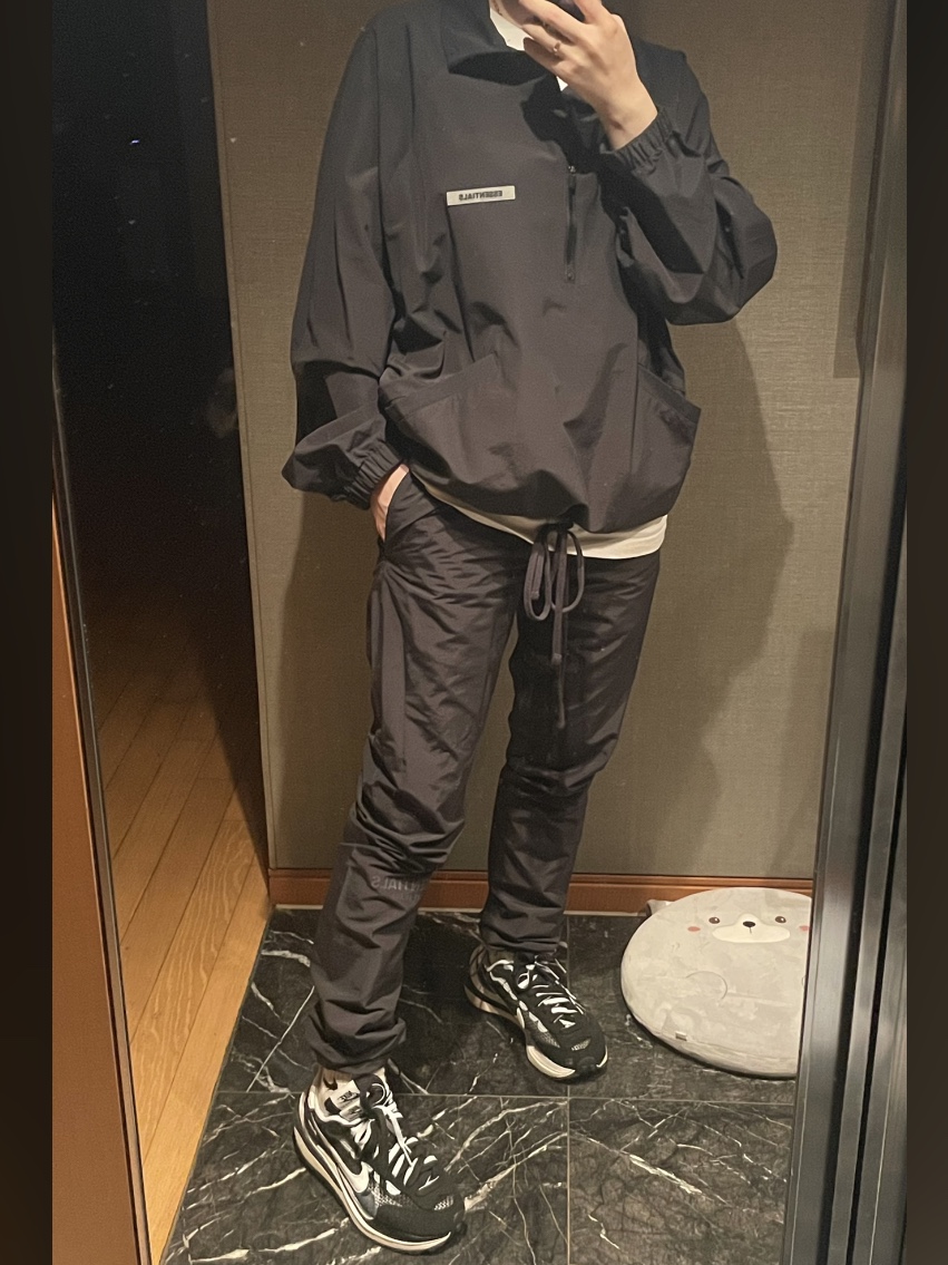 Essentials Track Jacket Black - 20FW, Essentials Track Pants Black - 20FW 착용 스타일 - 1
