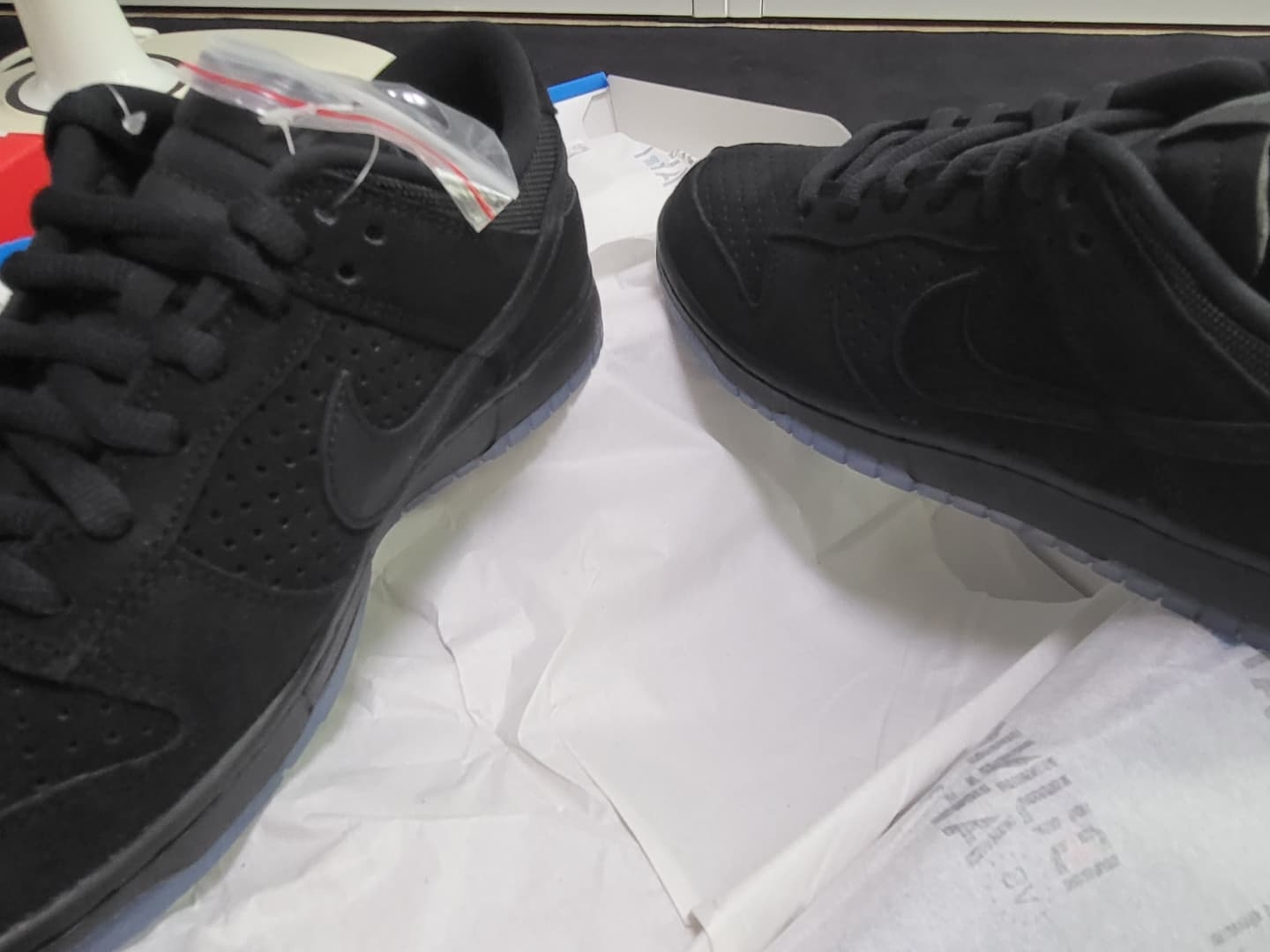 Nike x Undefeated Dunk Low SP 5 On It Black 착용 스타일 - 5