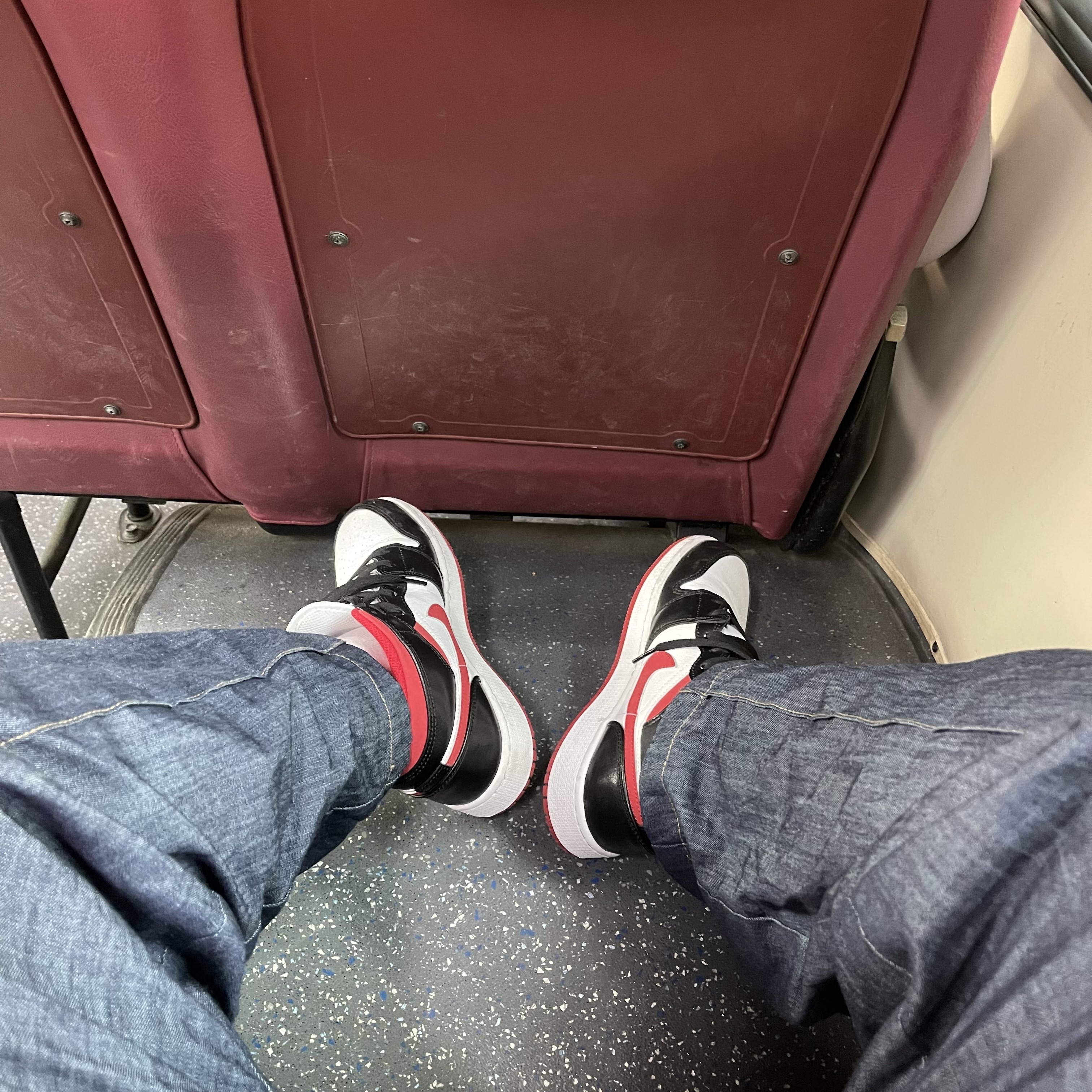 (GS) Jordan 1 Mid Gym Red Black White, Jordan 1 Mid Gym Red Black White 착용 스타일 - 2