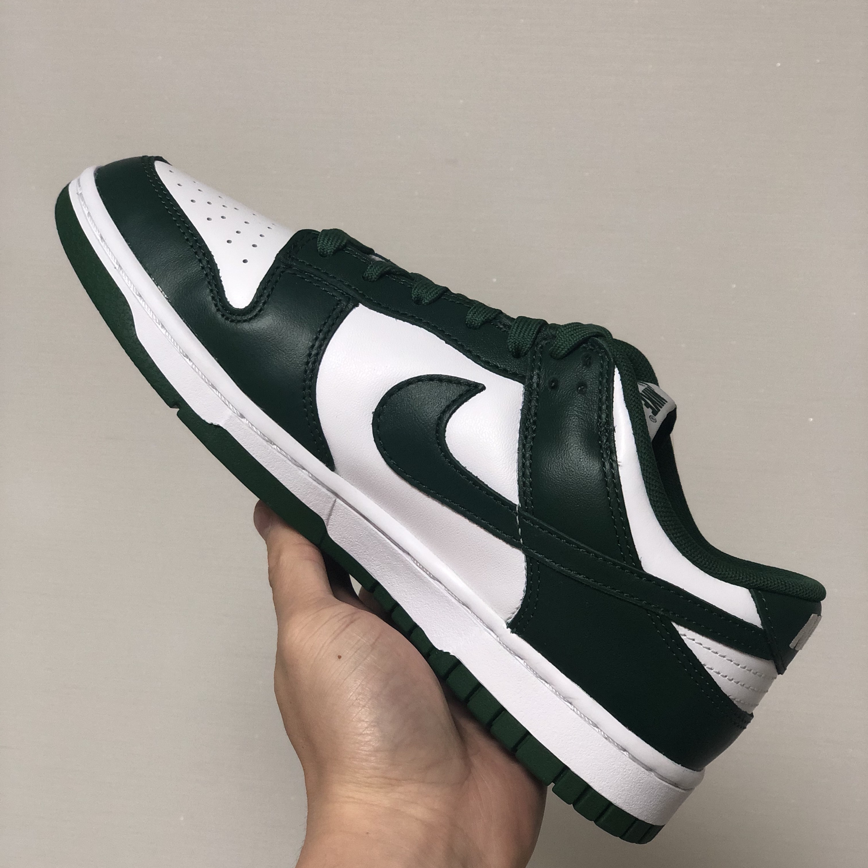 Nike Dunk Low Retro Varsity Green 착용 스타일
