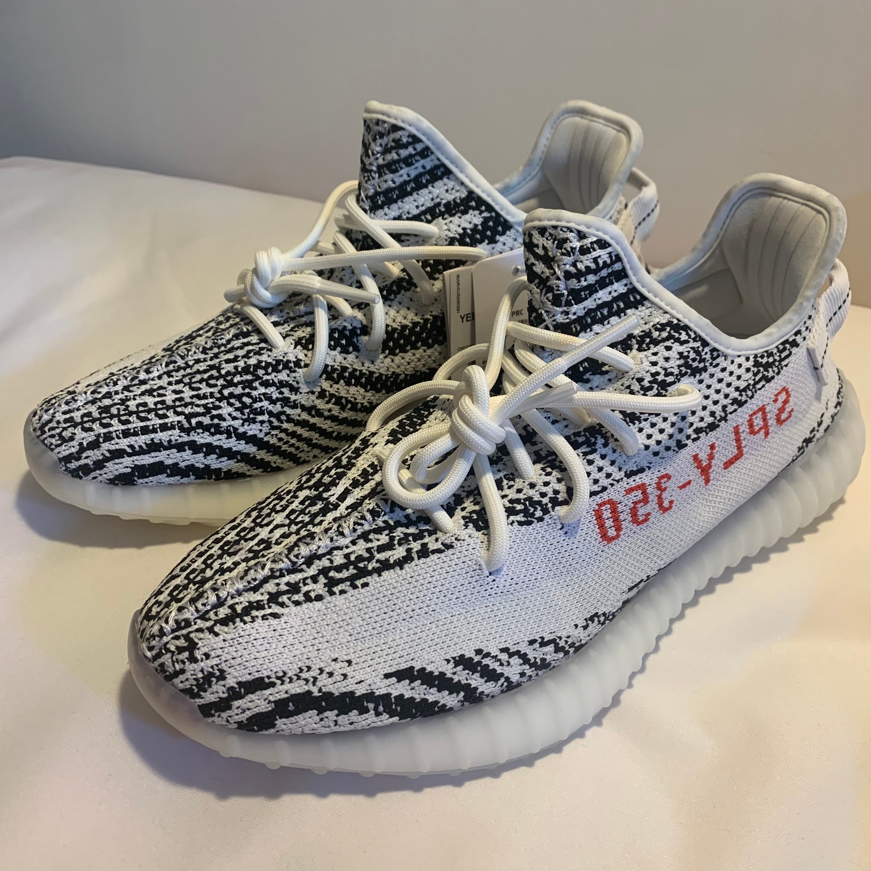 Adidas Yeezy Boost 350 V2 Zebra 2017/2019/2020 착용 스타일