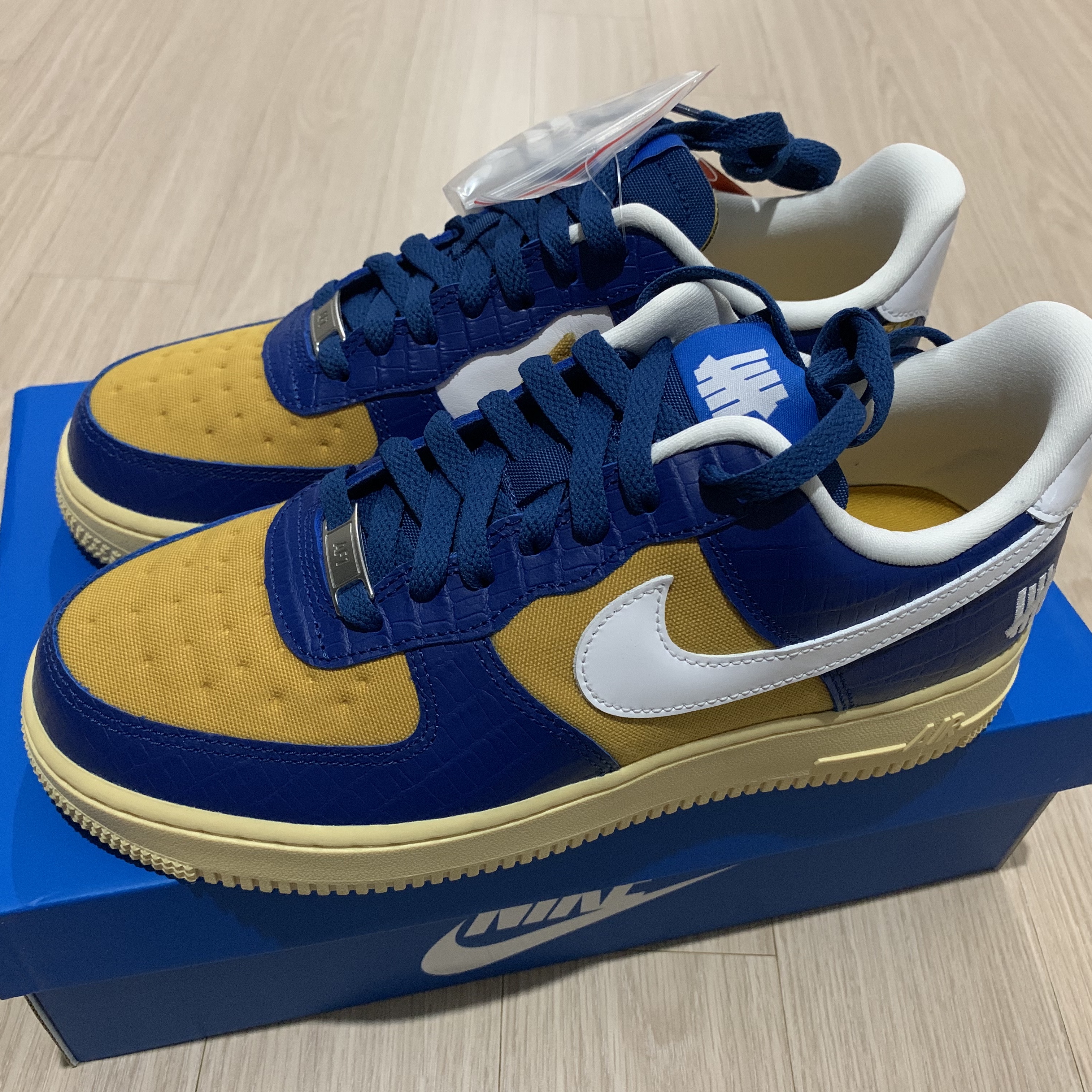 Nike x Undefeated Air Force 1 Low SP 5 On It Court Blue 착용 스타일 - 1