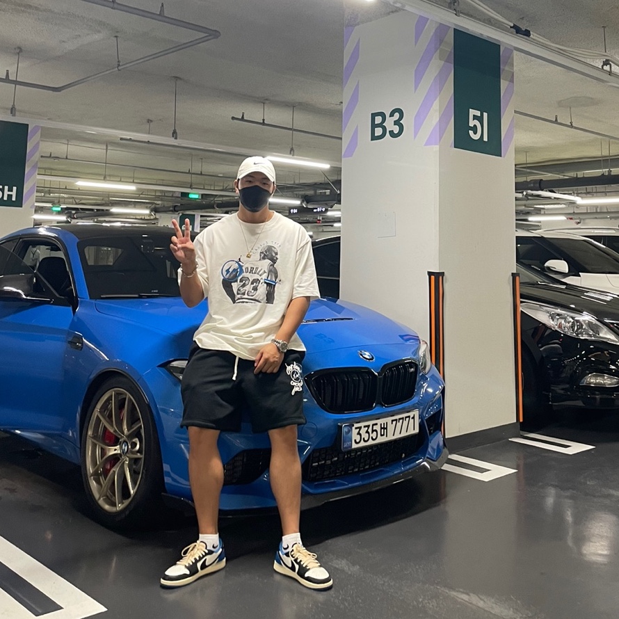 Jordan 1 x Travis Scott x Fragment Retro Low OG SP Military Blue, Jordan x Travis Scott x Fragment T-Shirt Sail (DJ0619-133) 착용 스타일