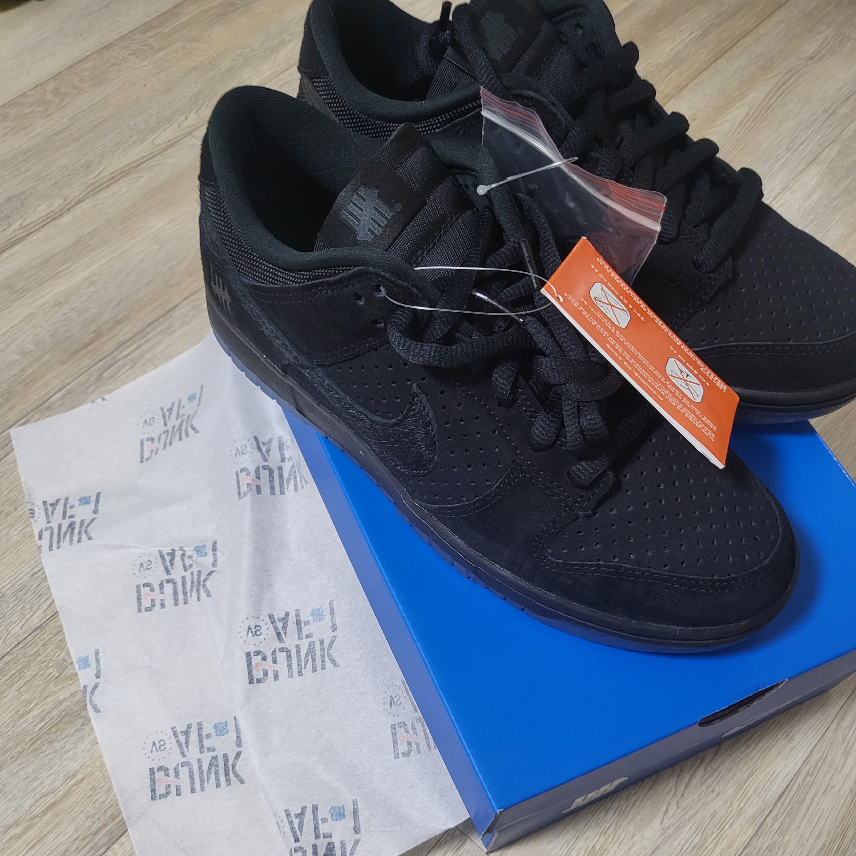 Nike x Undefeated Dunk Low SP 5 On It Black 착용 스타일