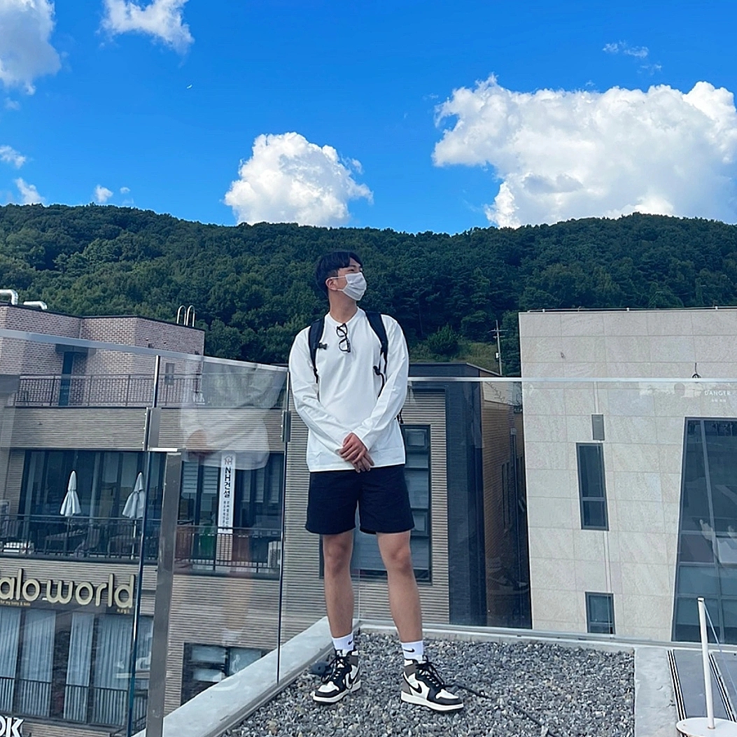 Jordan 1 Retro High OG Black Mocha 착용 스타일 - 1