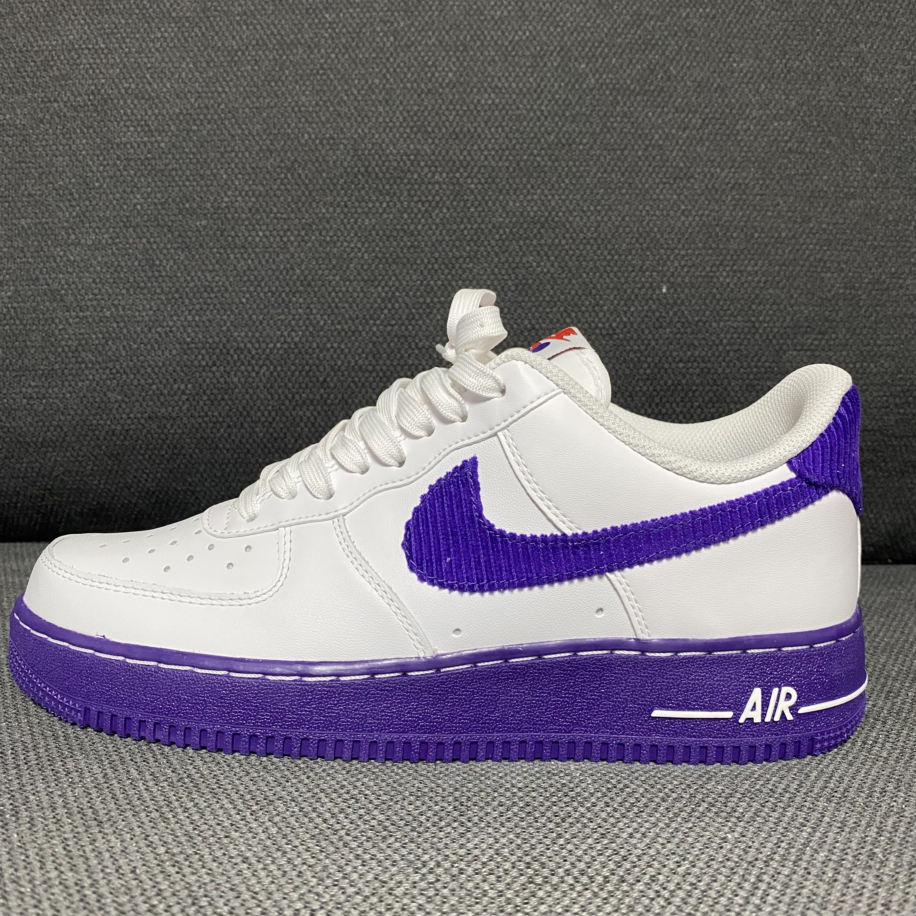 Nike Air Force 1 '07 LV8 EMB White and Court Purple, Nike Air Force 1 High Retro QS Purple White 착용 스타일 - 4