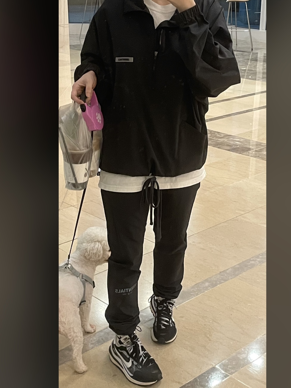 Essentials Track Jacket Black - 20FW, Essentials Track Pants Black - 20FW 착용 스타일 - 2